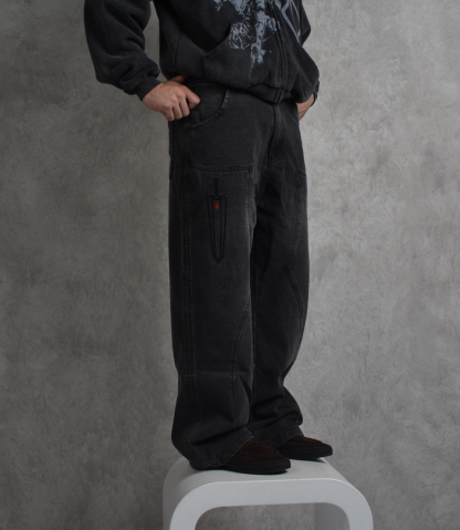 "GUTS’ LEGACY" JEANS