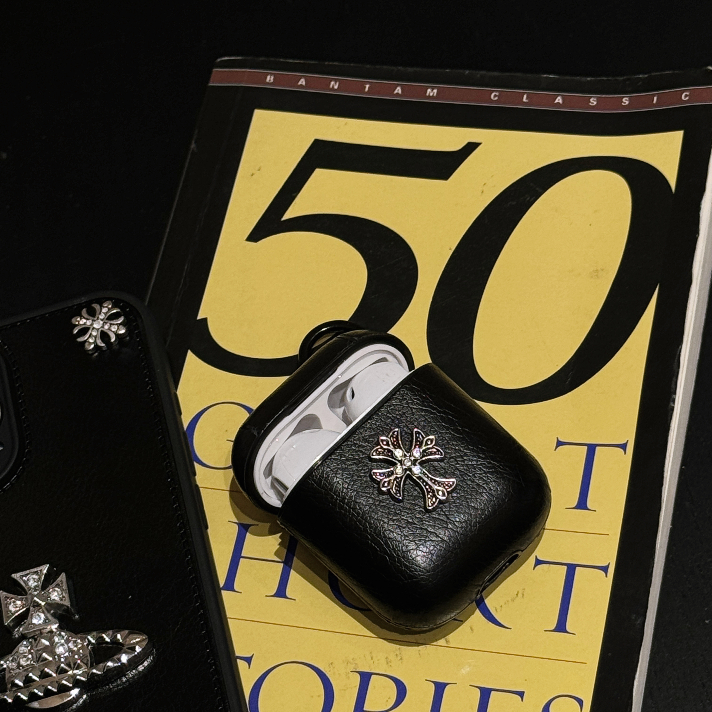 Leather CHS AirPods 4 Cases Black-DZS251302