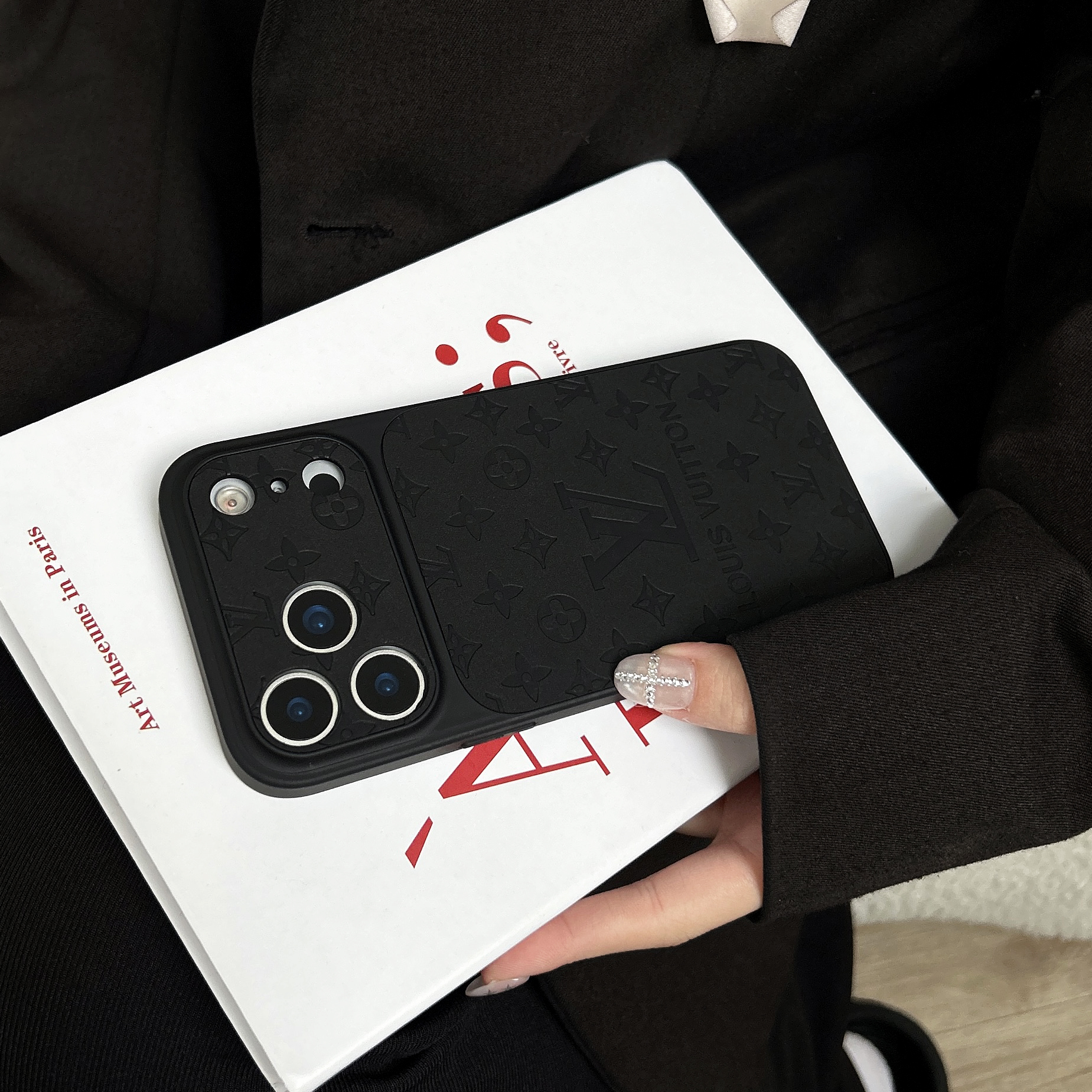 Elegant  Monogram iPhone Case Black For iPhone 17/16/15/14-VELV002