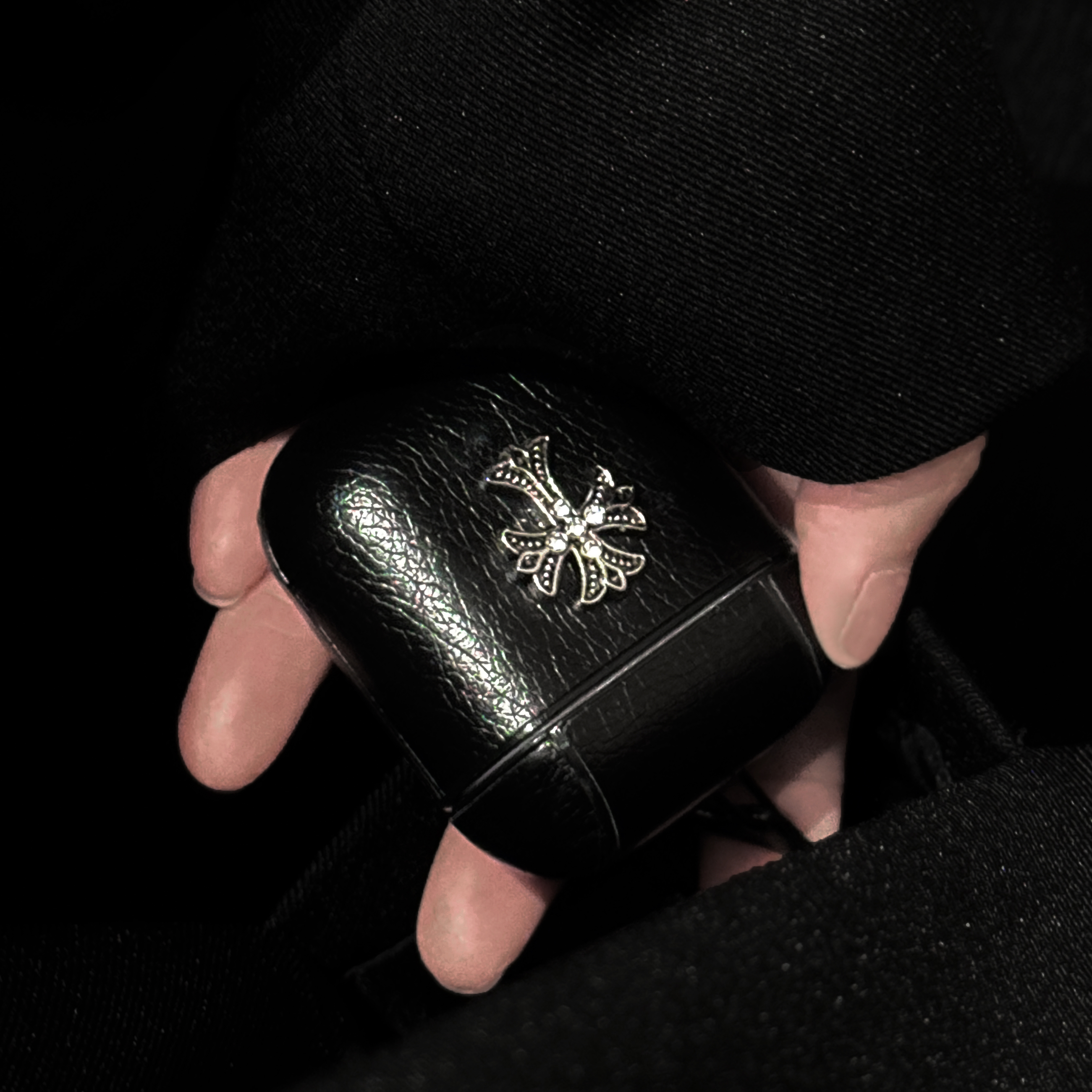 Leather CHS AirPods 4 Cases Black-DZS251302