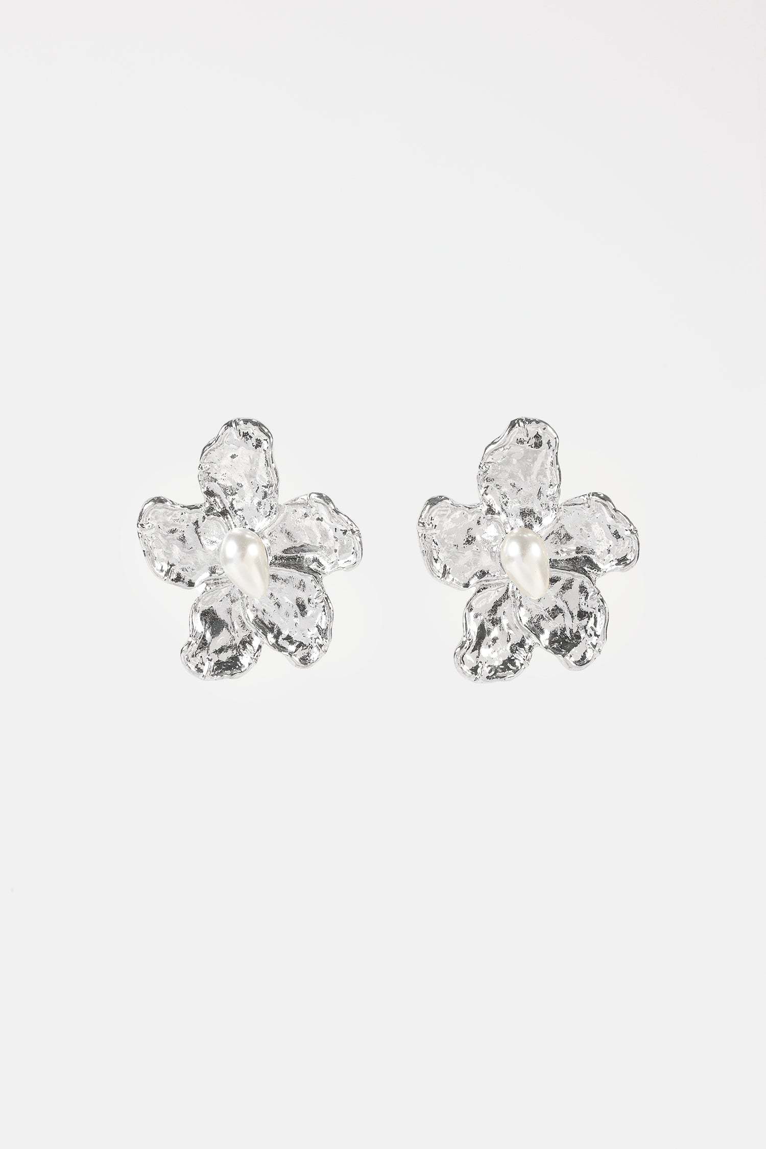 Floral Pattern Stud Earrings