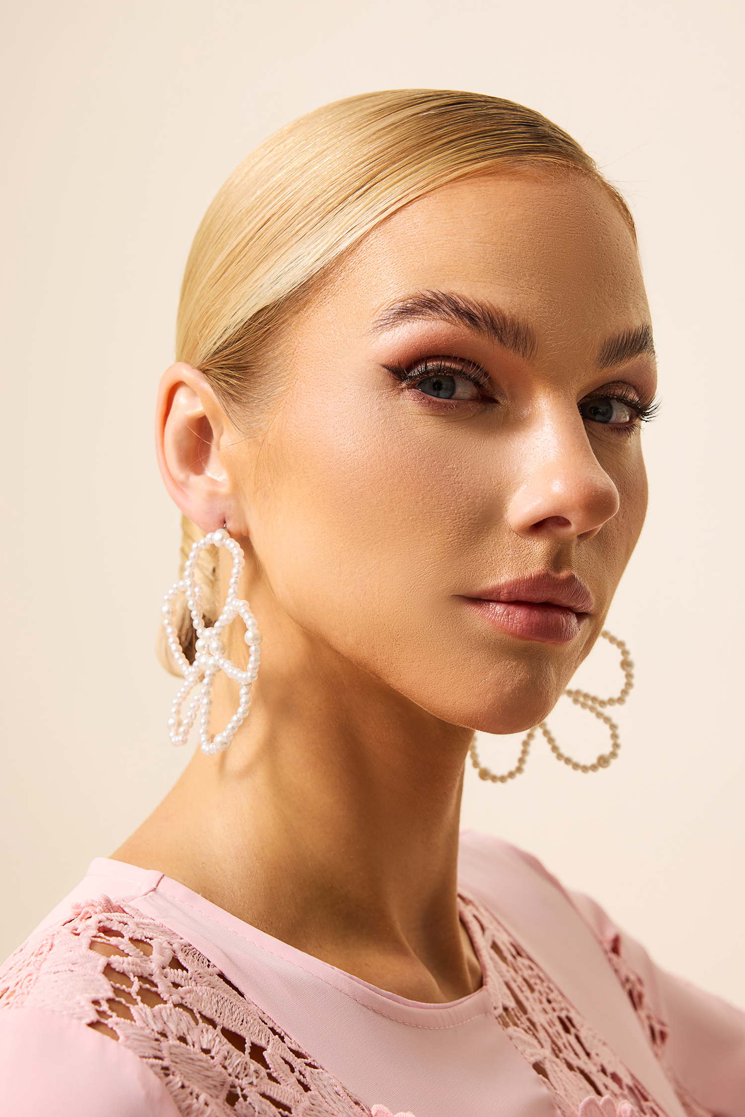 Faux Pearl Flower Shape Earrings