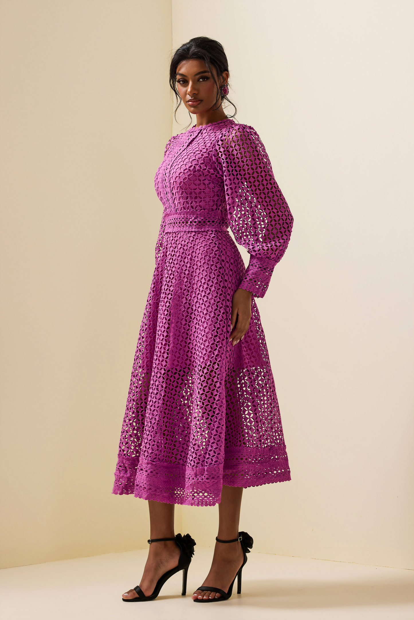 Solid Lace Lantern Sleeve Midi Dress