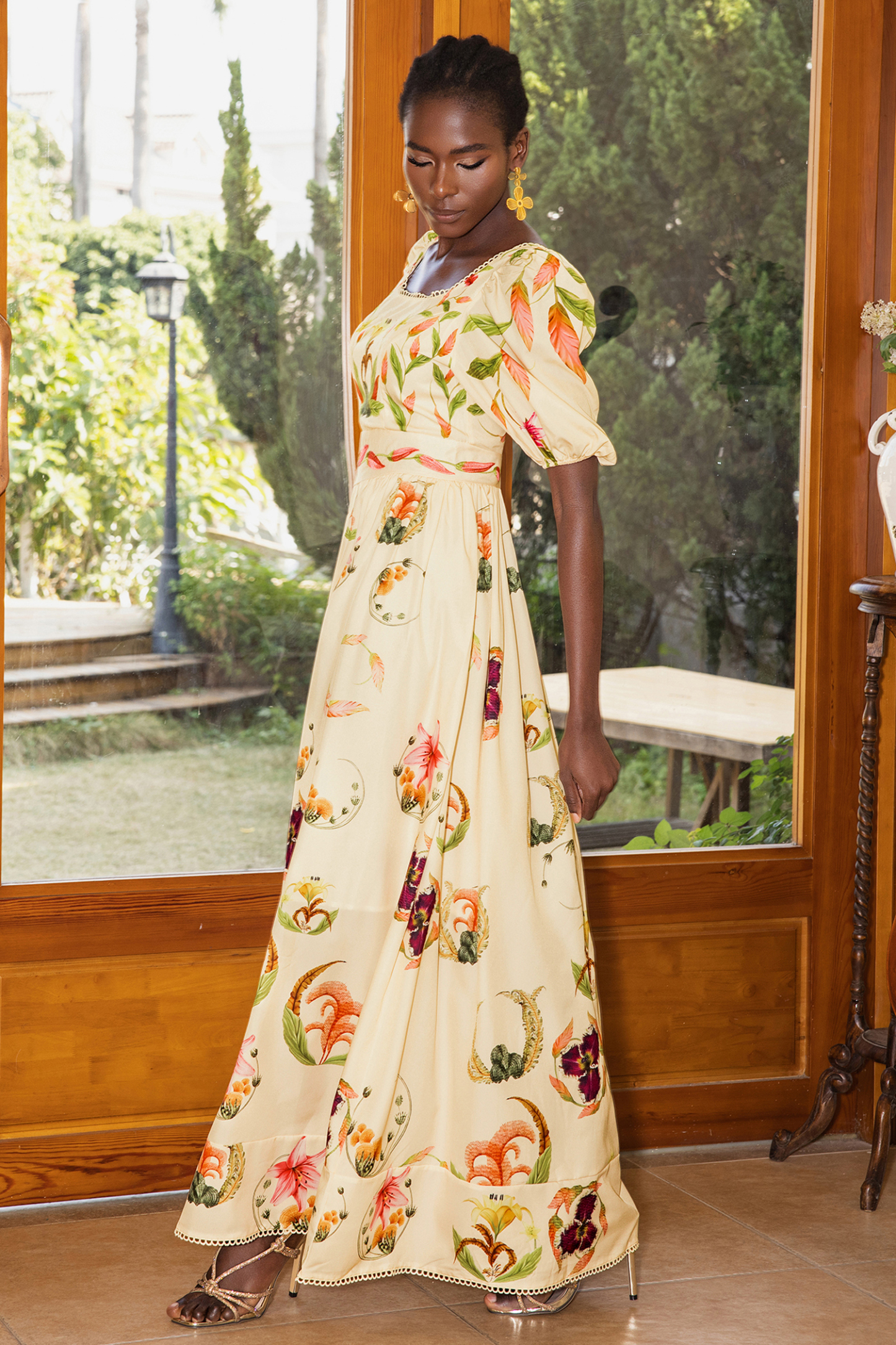 Floral Embroidery Puff Sleeve Square Collar Midi Dress