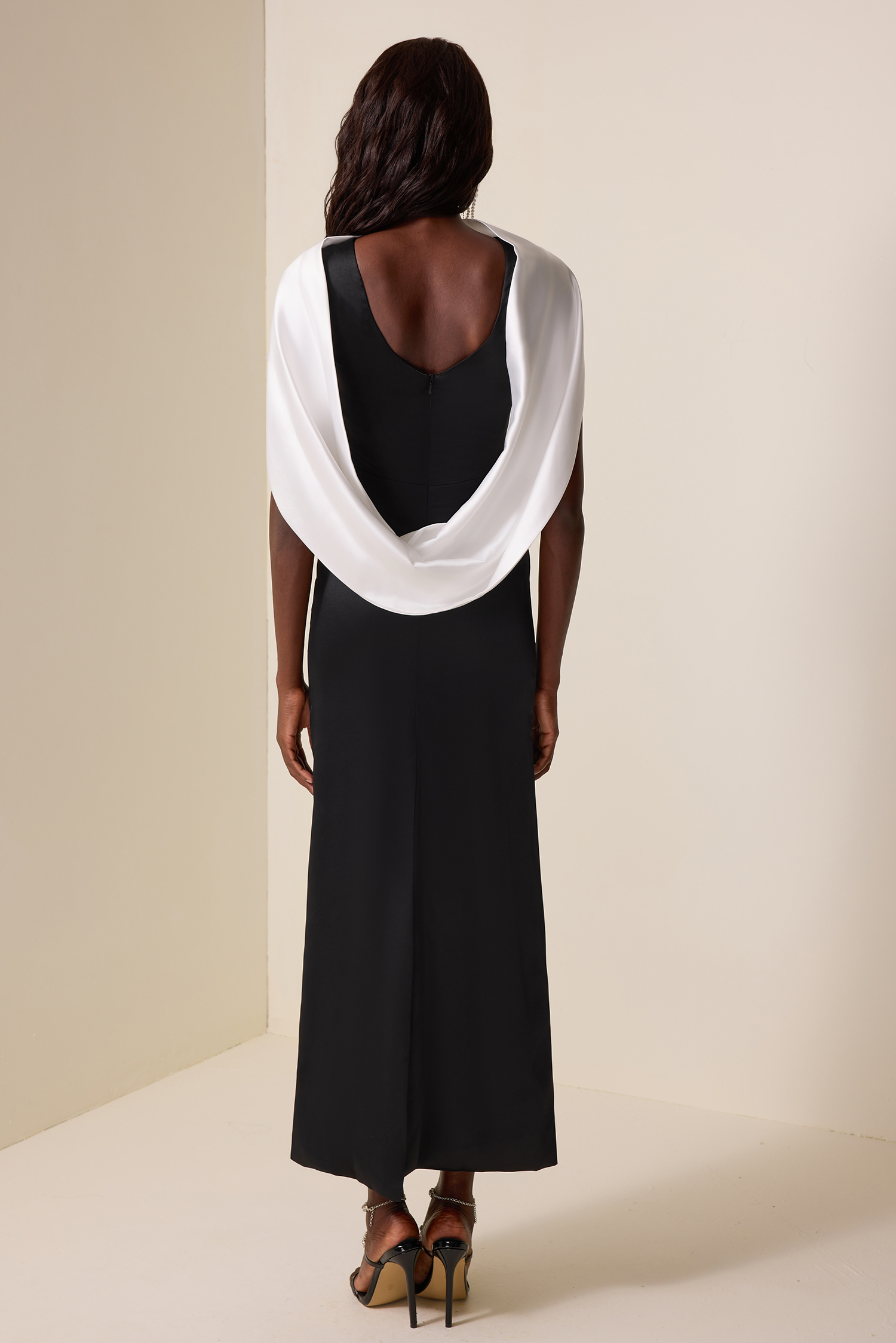 Solid Sleeveless Boat Neck Midi Dress