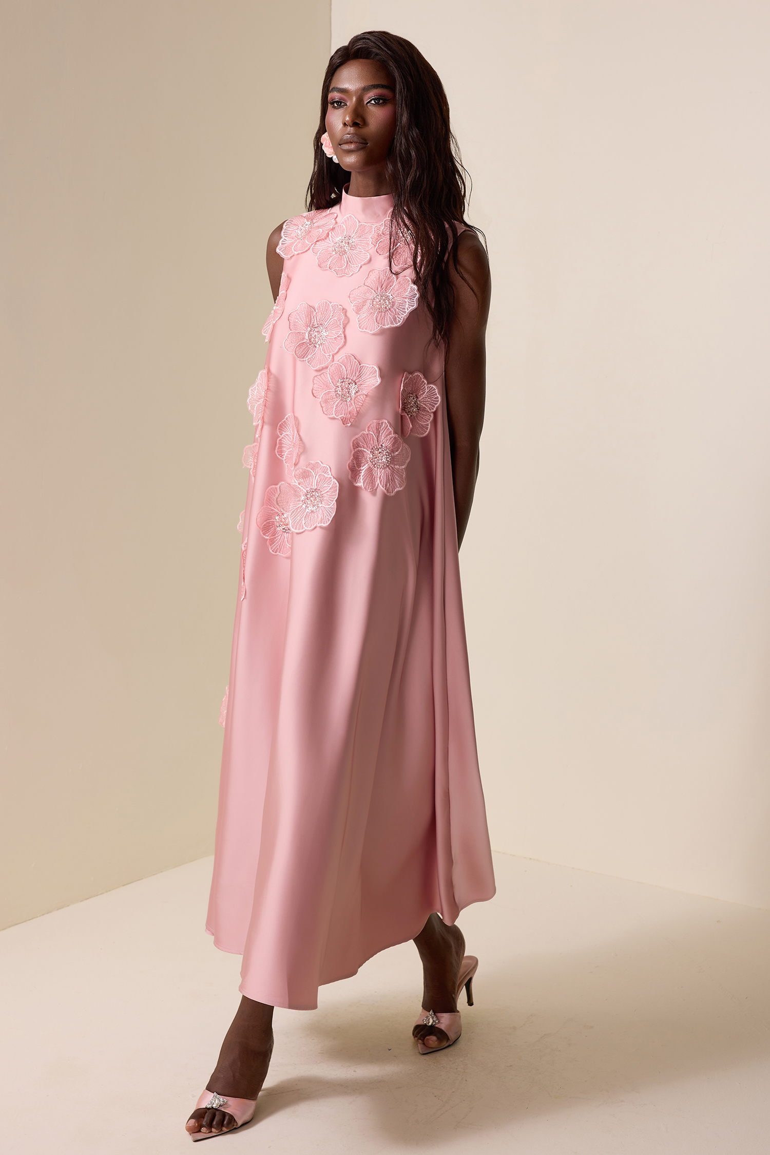 Appliquéd Satin Sleeveless Midi Dress – Fleur Rétro