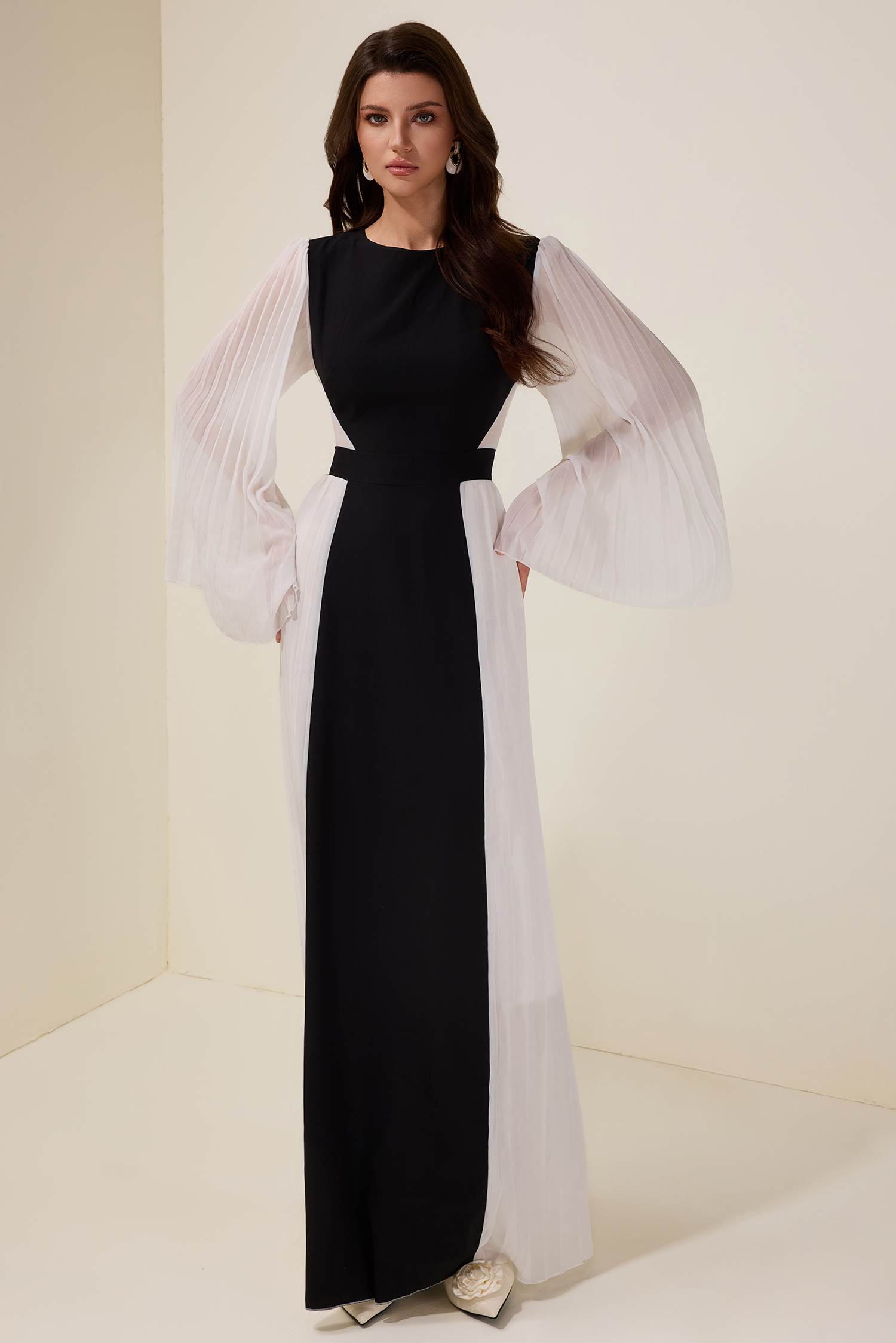 Contrast Color Splicing Pleated Maxi Dress