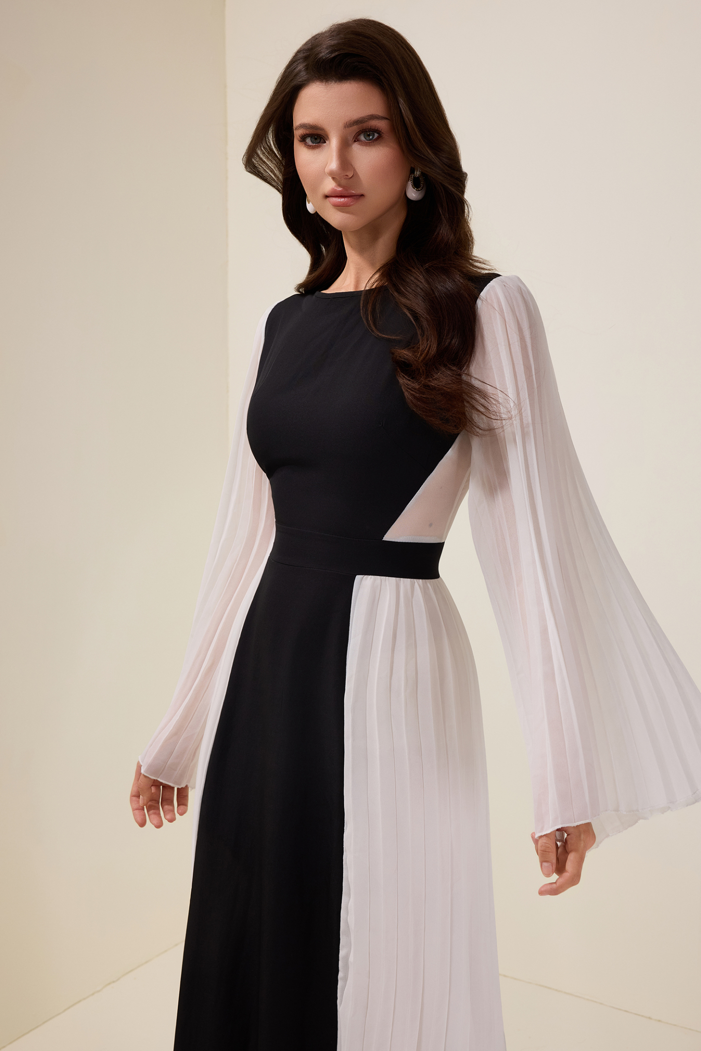 Contrast Color Splicing Pleated Maxi Dress