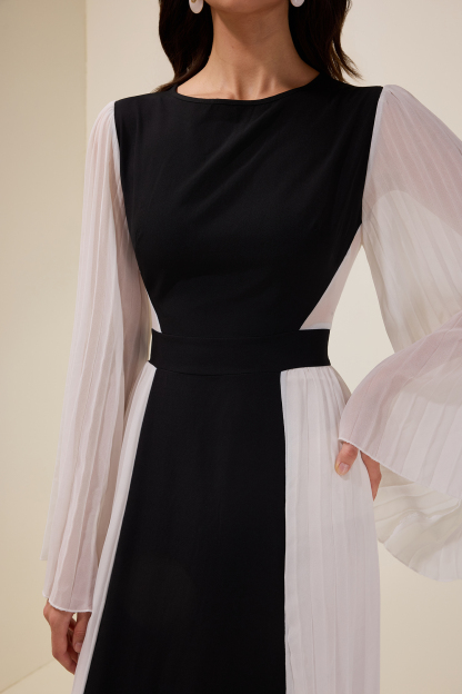 Contrast Color Splicing Pleated Maxi Dress