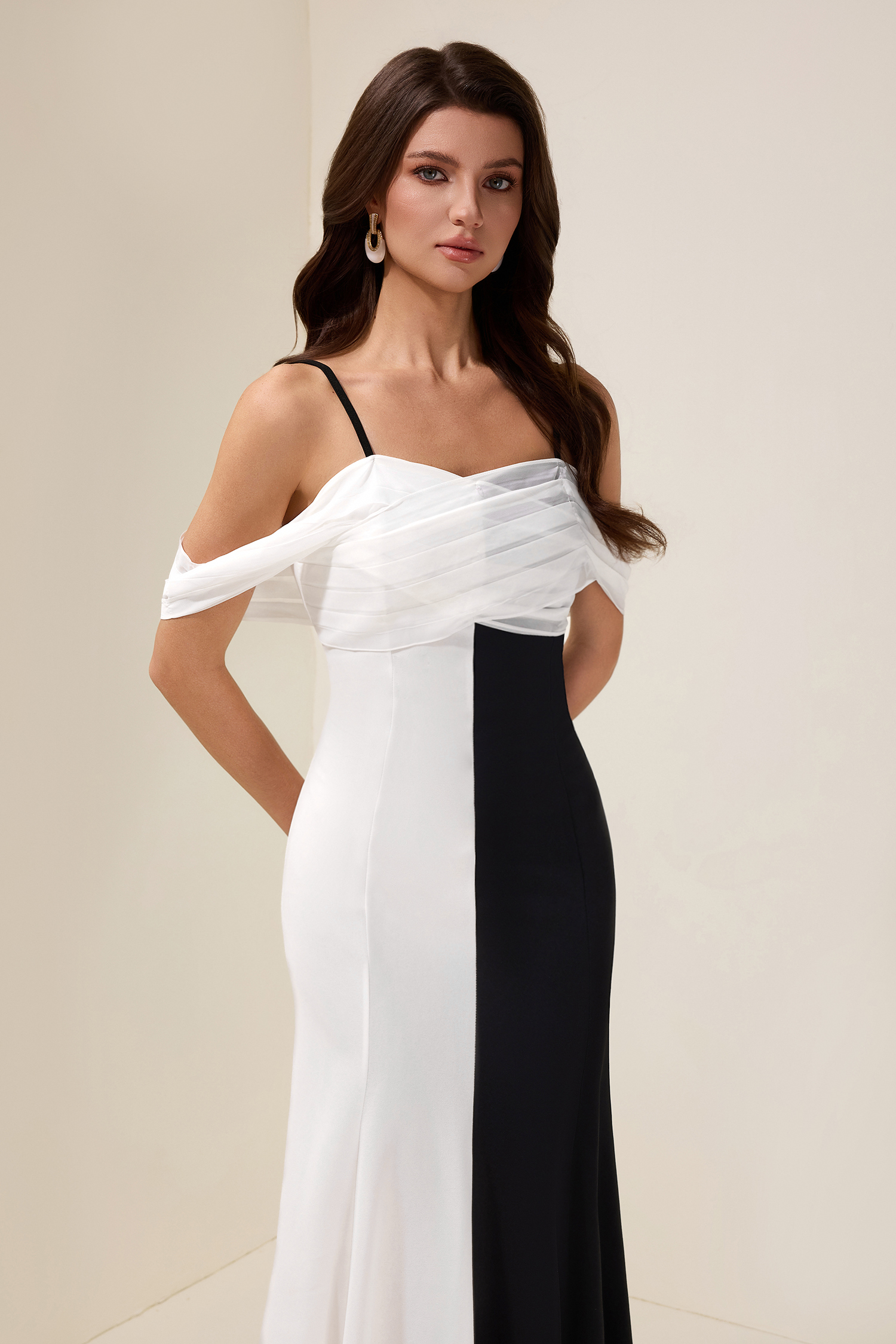 Chiffon Pleated Contrast Color Maxi Dress