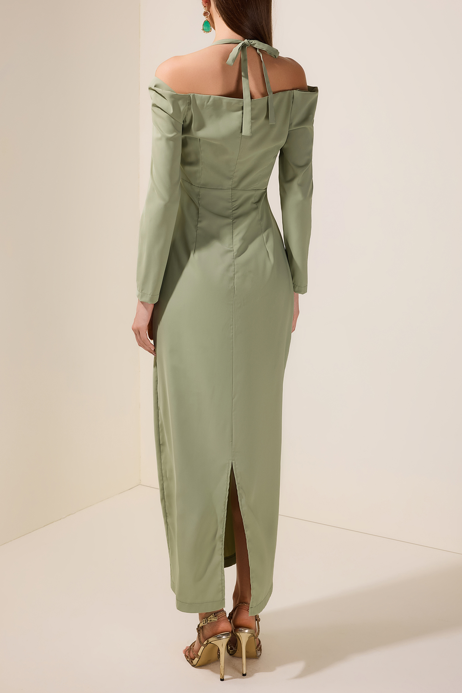 Solid Halter Neck Long Sleeve Maxi Dress