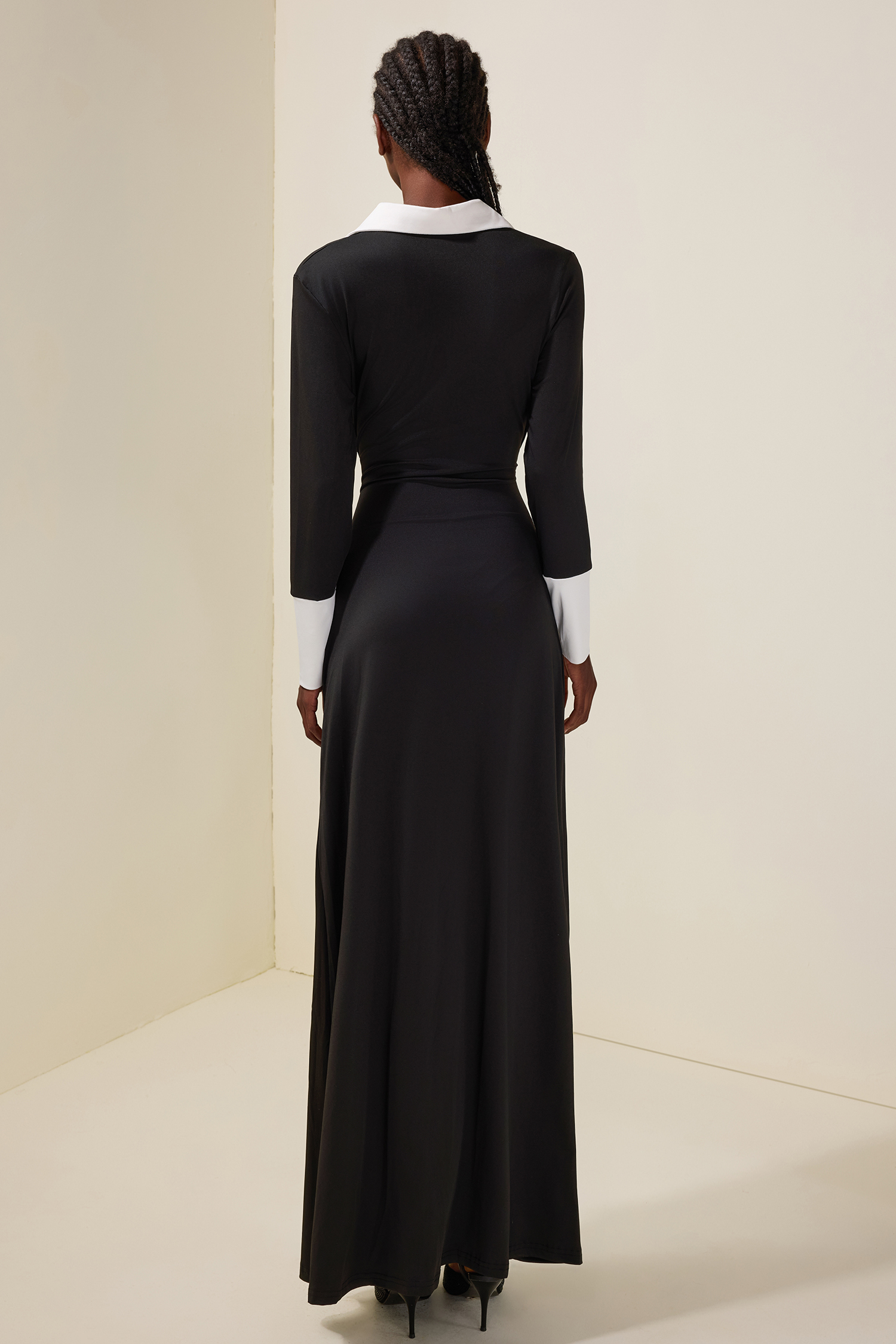 Contrast Color Flapped Lace-Up Maxi Dress