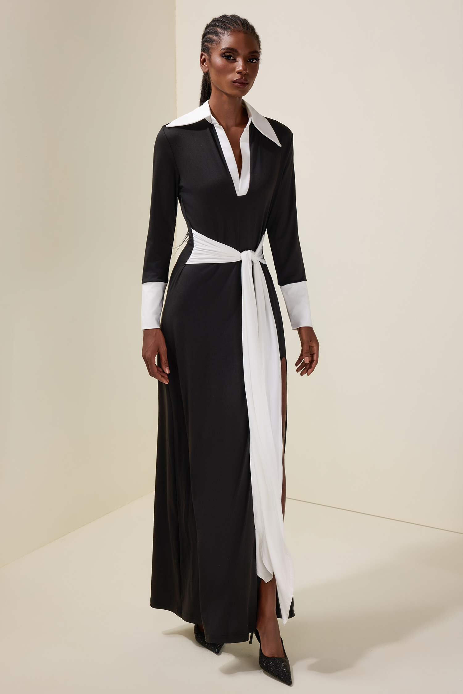 Contrast Color Flapped Lace-Up Maxi Dress