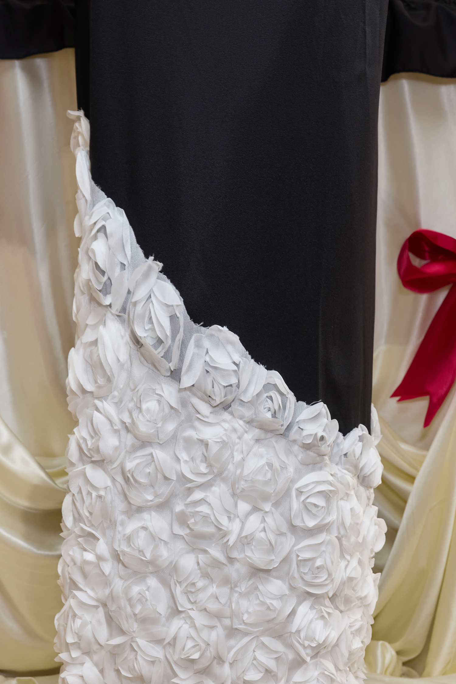 Contrast Color 3D Flower Skew Collar Maxi Dress