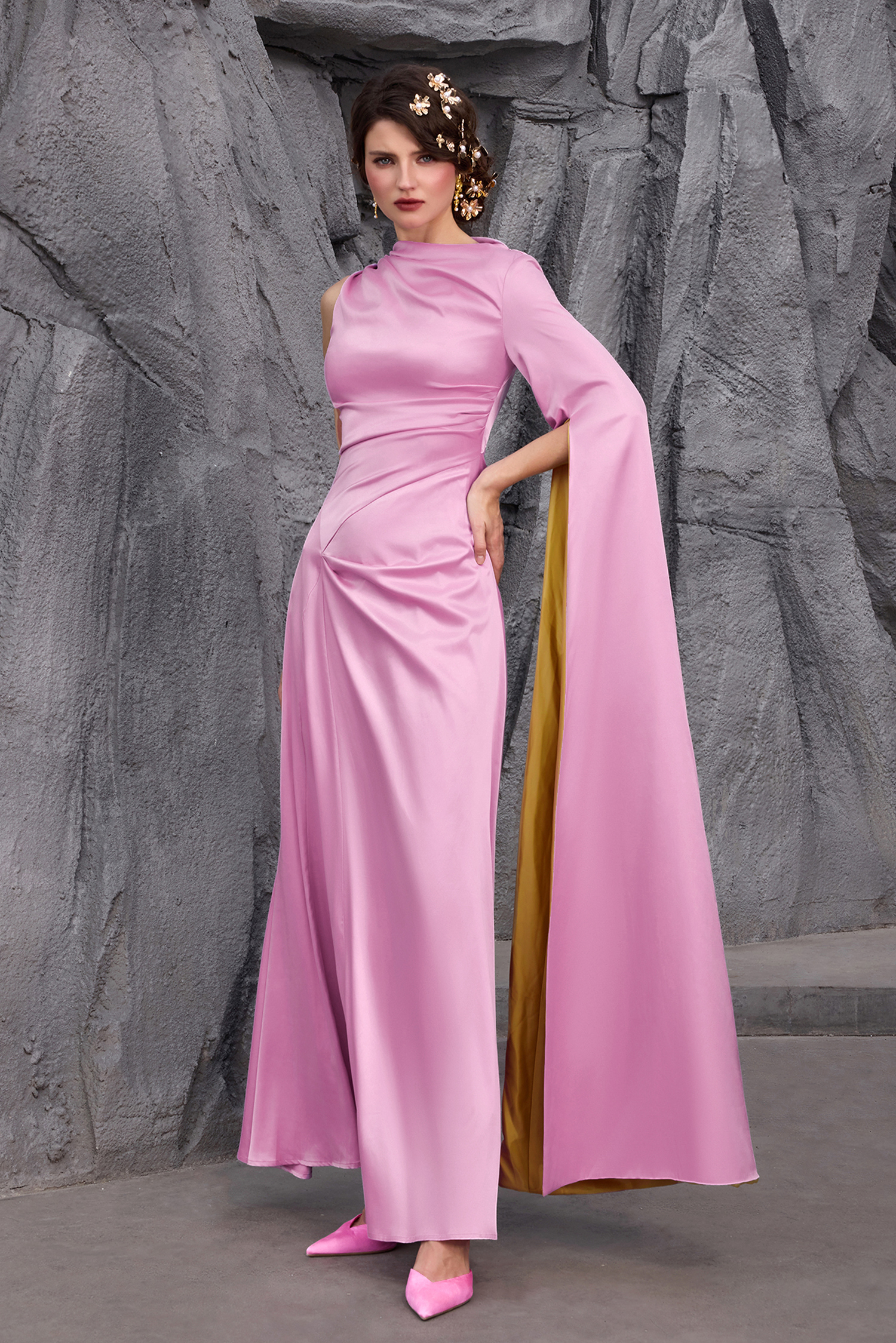 Contrast Color Gathering One Sleeve Maxi Dress