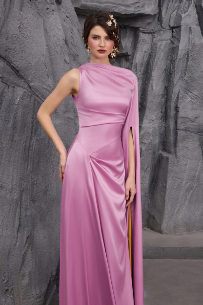 Contrast Color Gathering One Sleeve Maxi Dress