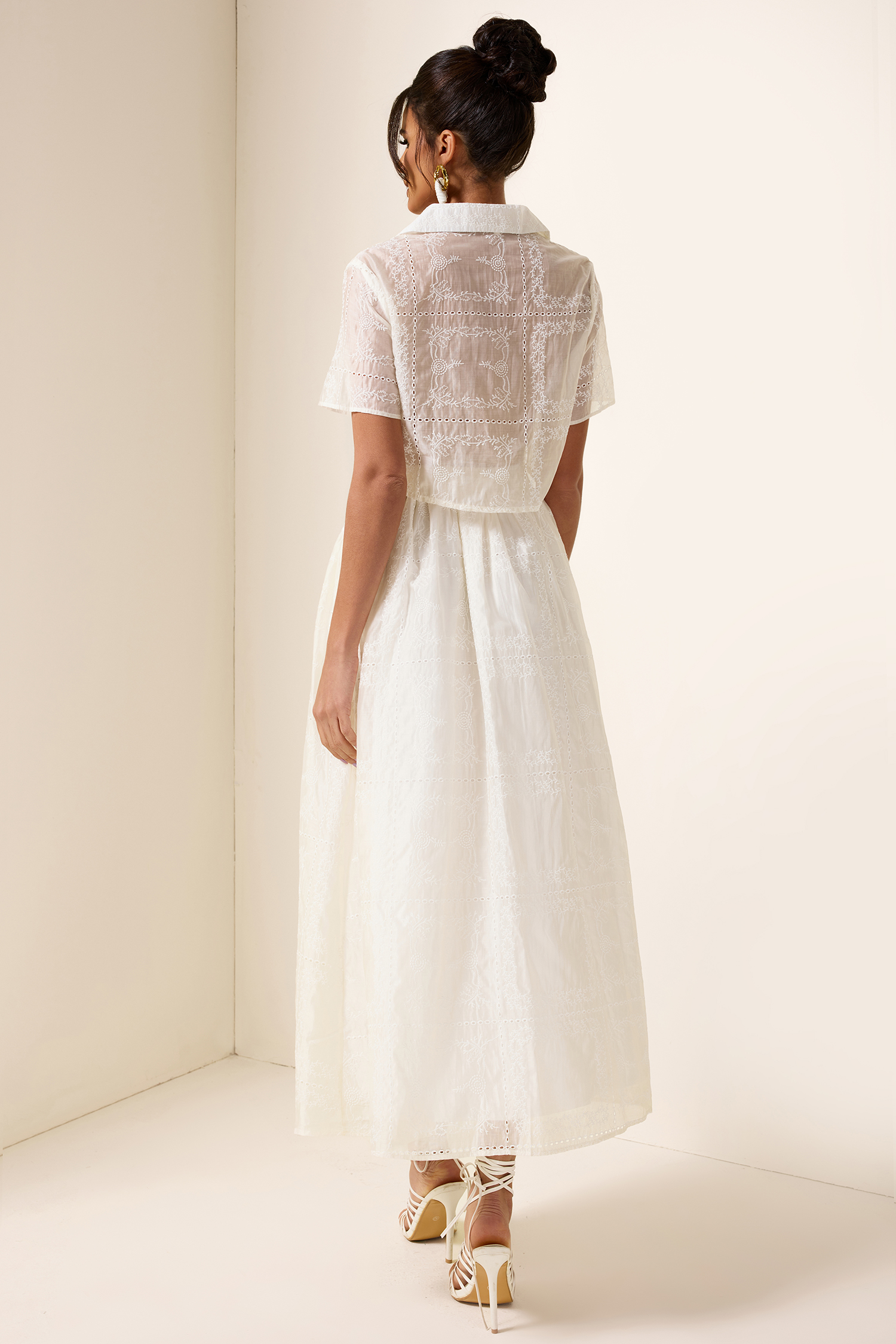 Solid Embroidred Top ＆ Mid Waist Embroidered Skirt Set