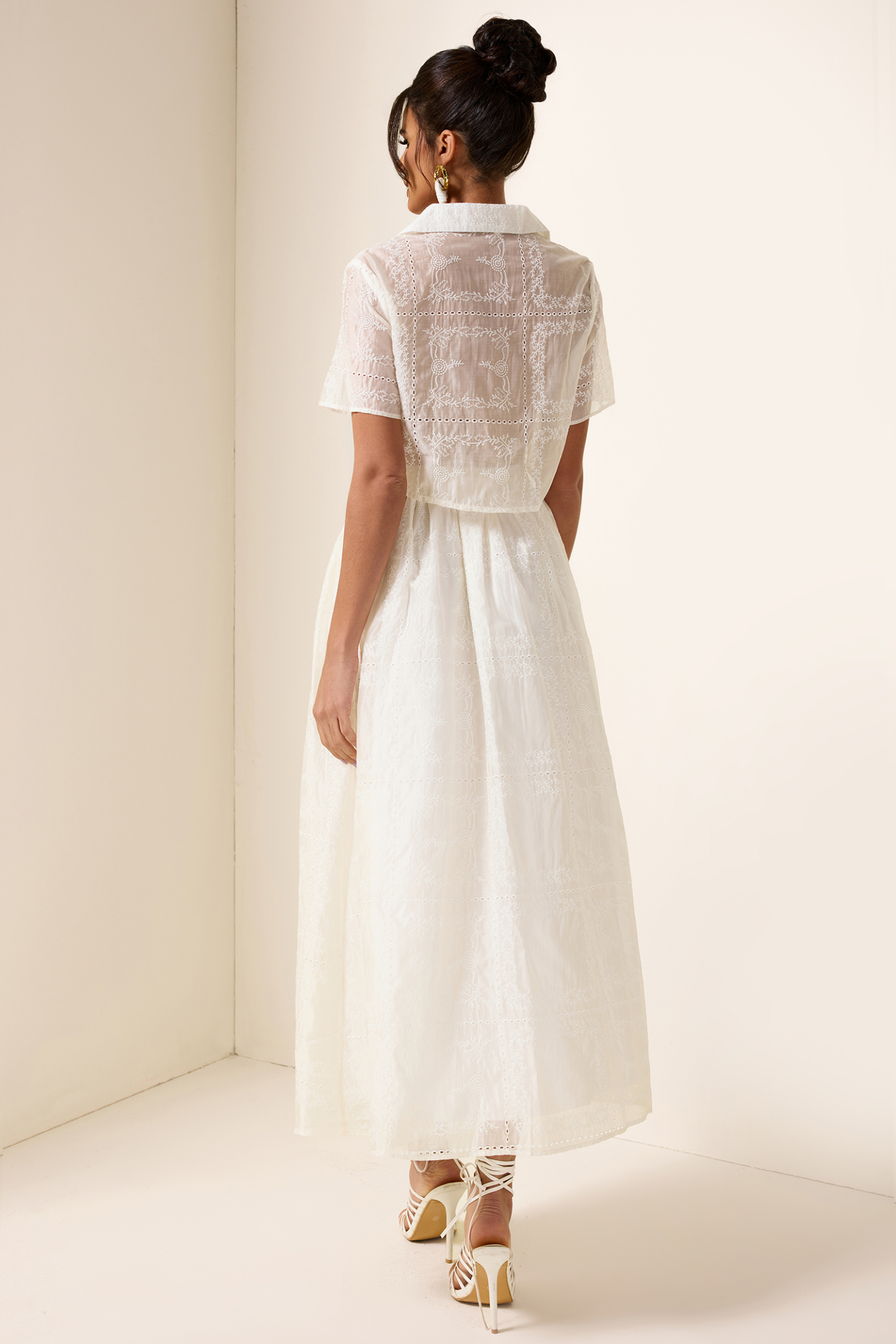 Solid Embroidred Top ＆ Mid Waist Embroidered Skirt Set