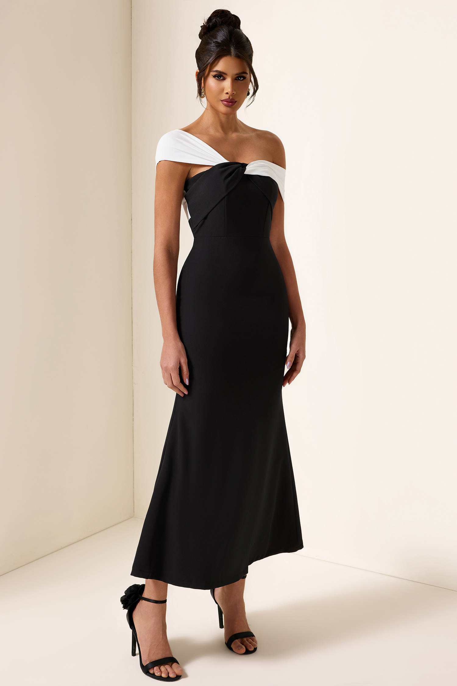 Contrast Color One-Shoulder Sleeveless Midi Dress