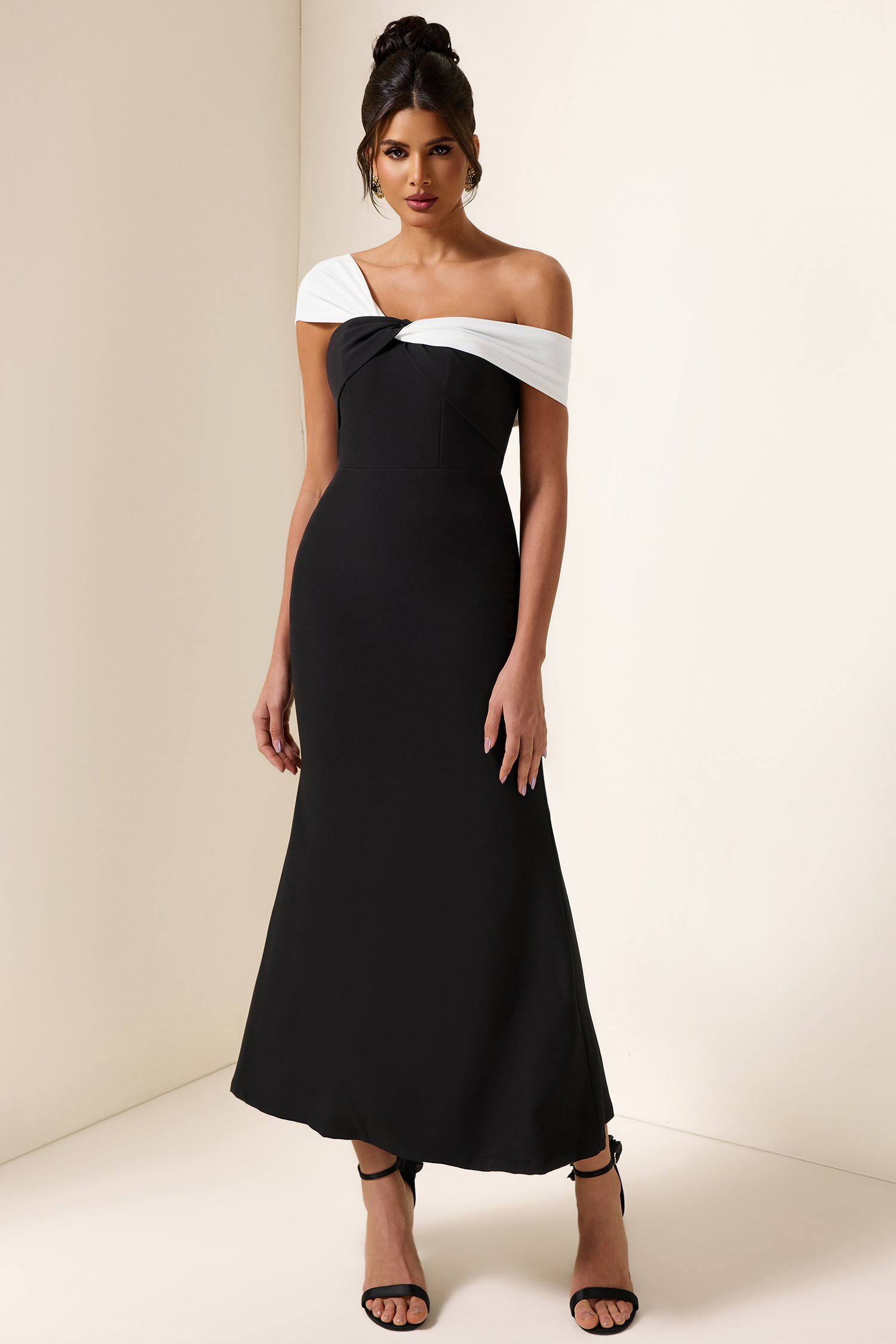 Contrast Color One-Shoulder Sleeveless Midi Dress