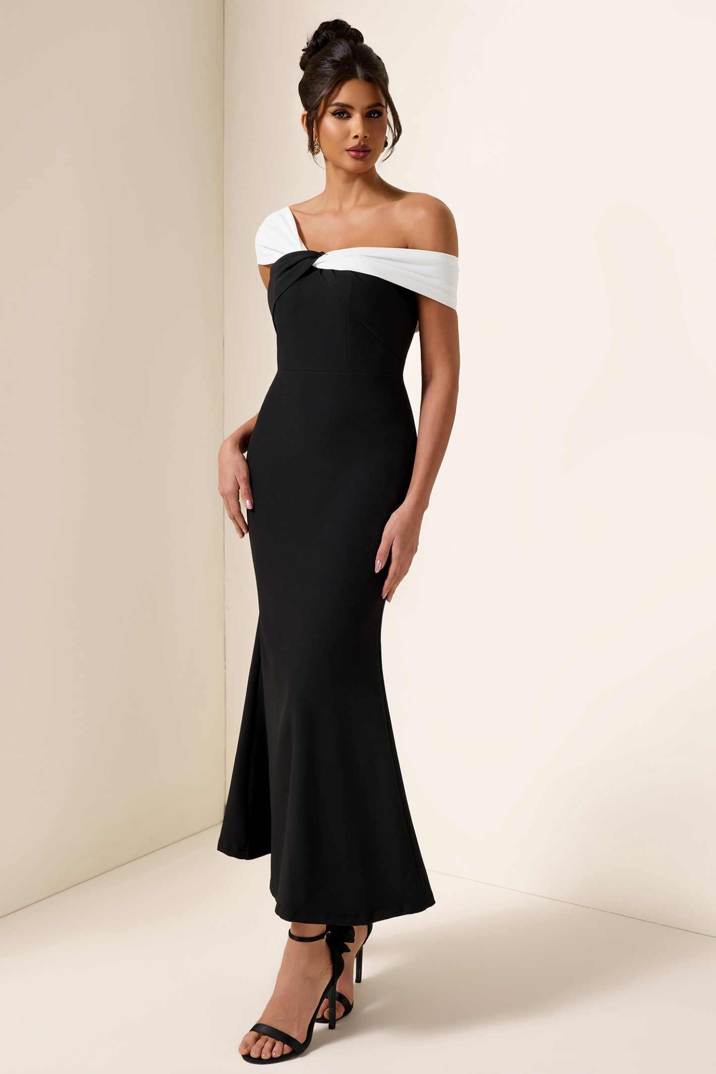 Contrast Color One-Shoulder Sleeveless Midi Dress