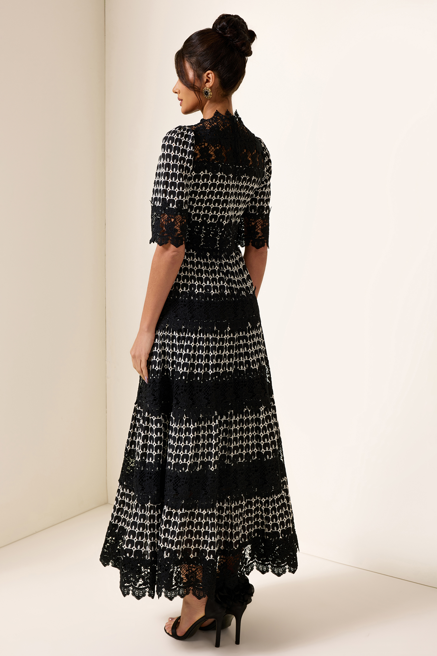 Lace Embroidery Short Sleeve Midi Dress