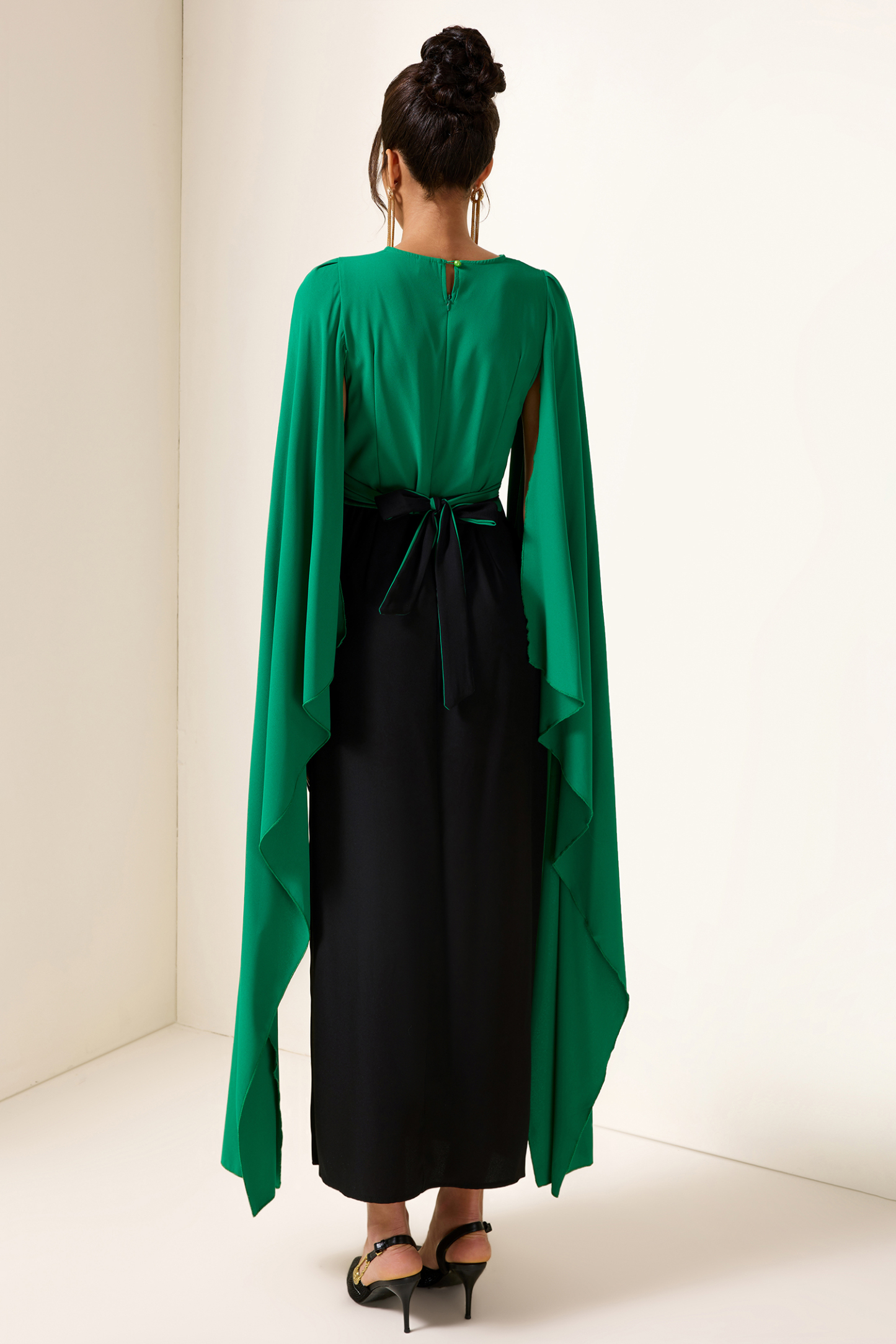 Contrast Color Cape Sleeve Maxi Dress