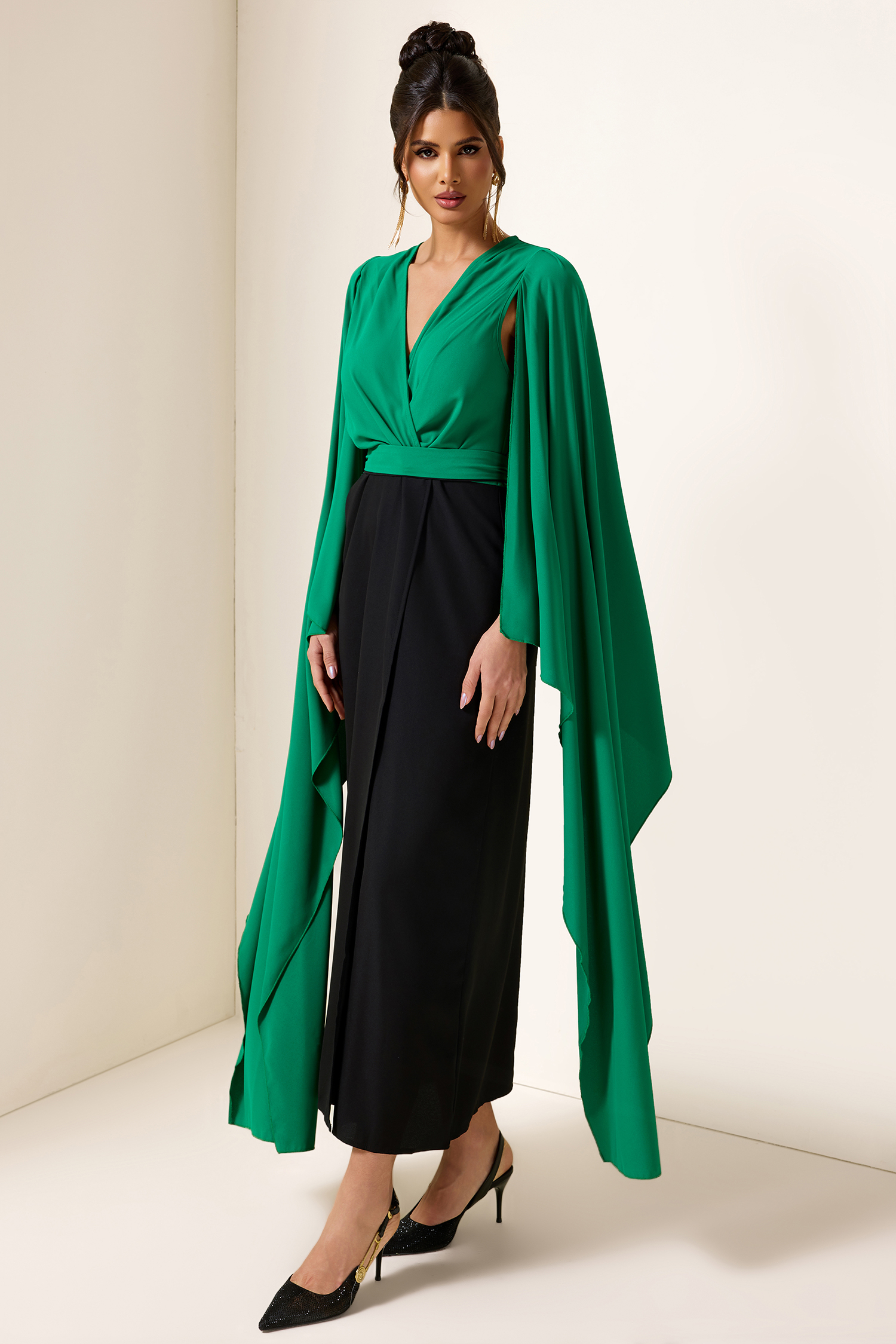 Contrast Color Cape Sleeve Maxi Dress
