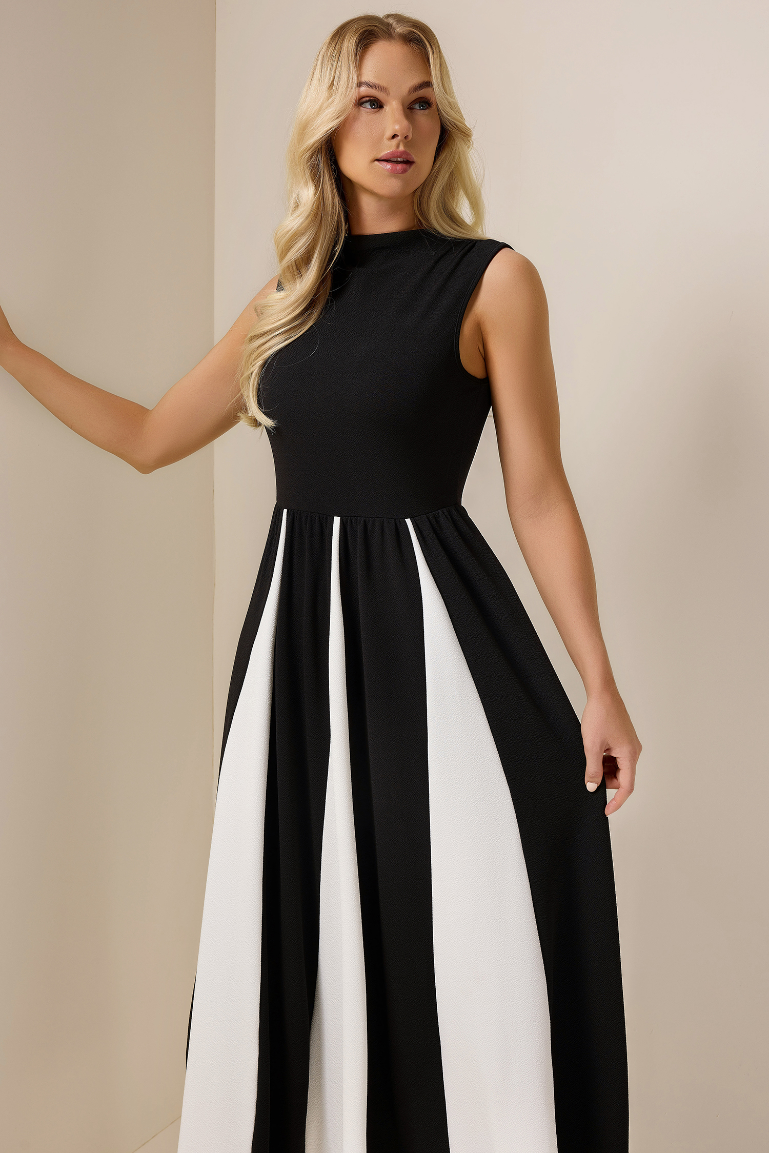 Contrast Color Round Neck Sleeveless Midi Dress
