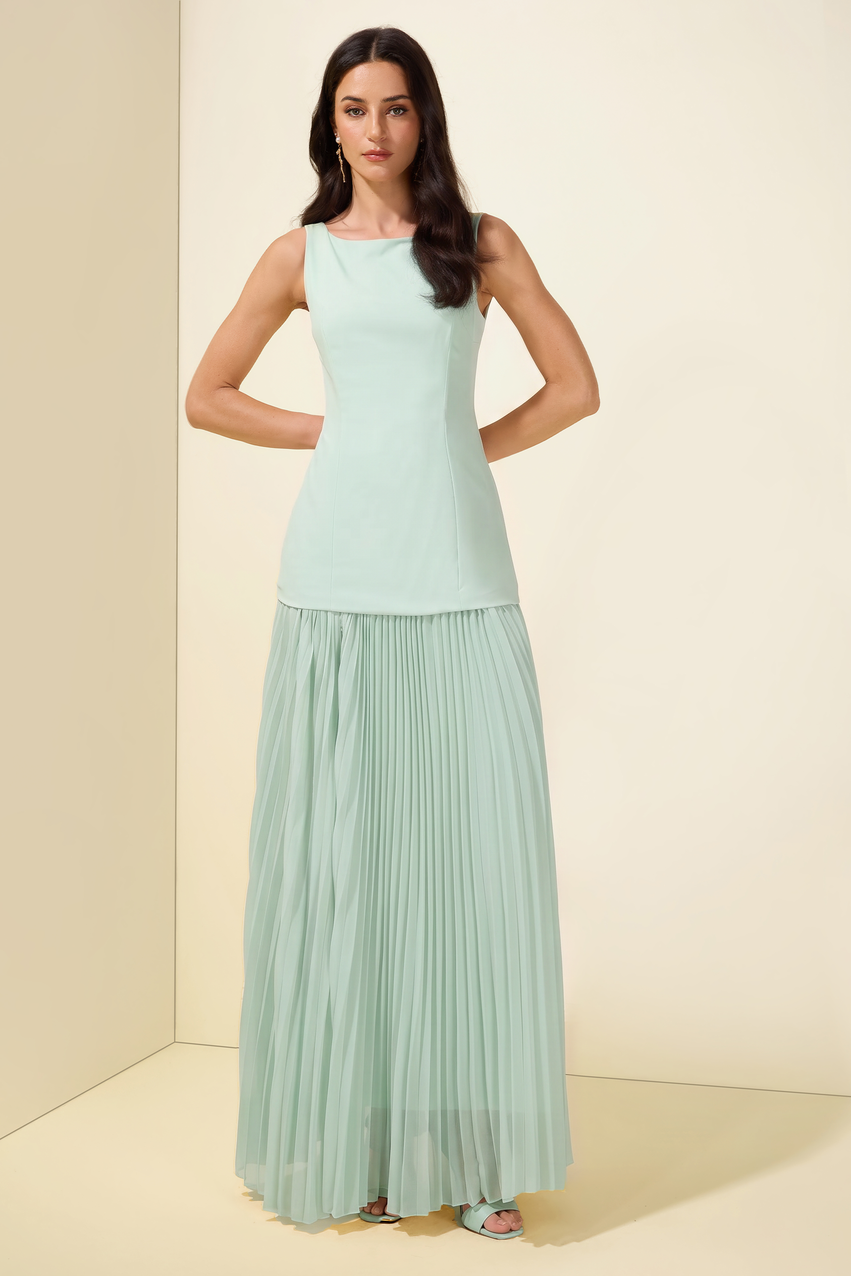 Solid Pleated Sleeveless Maxi Dress