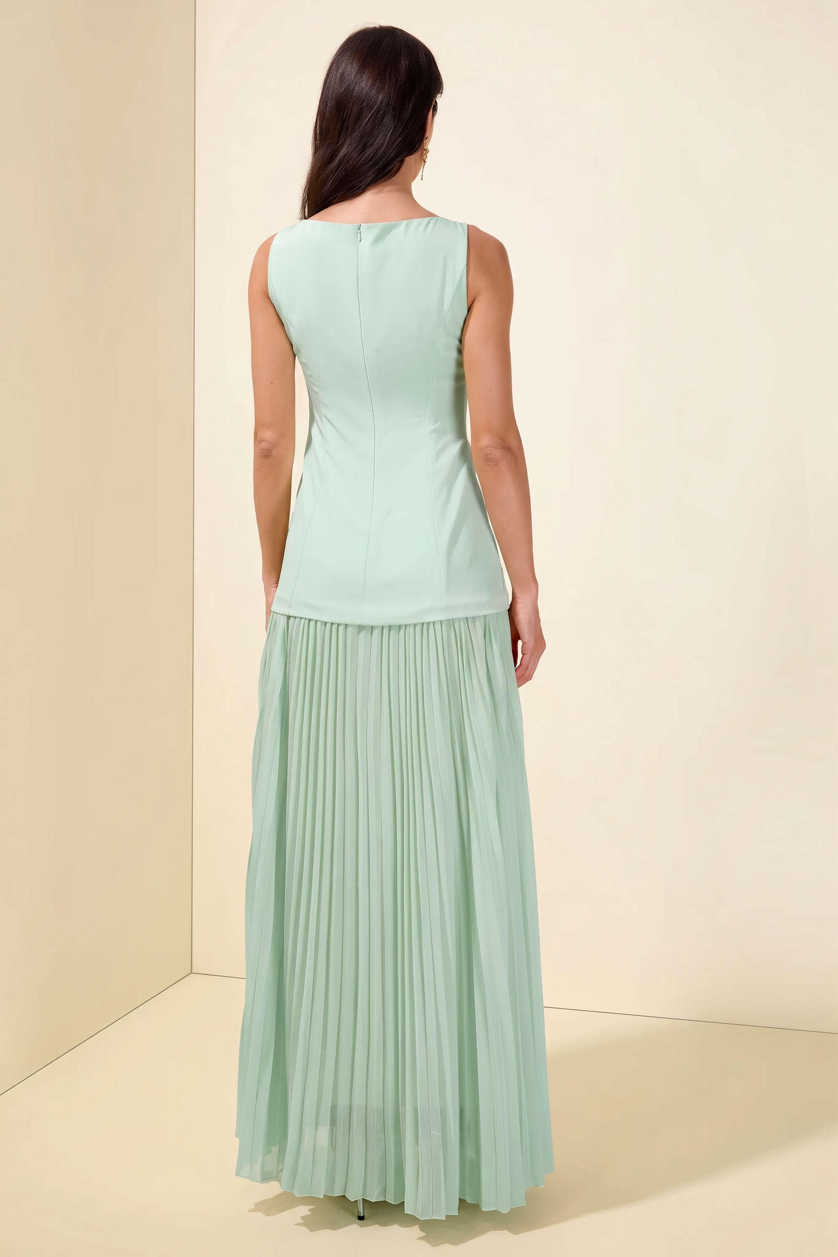 Solid Pleated Sleeveless Maxi Dress