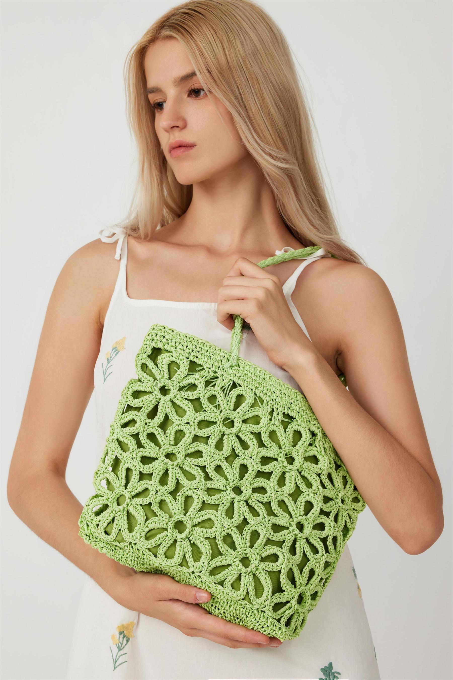 Hollow Out Design Straw Bag