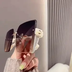 Versace-Damen-Halbrahmen-Sonnenbrille aus Metall