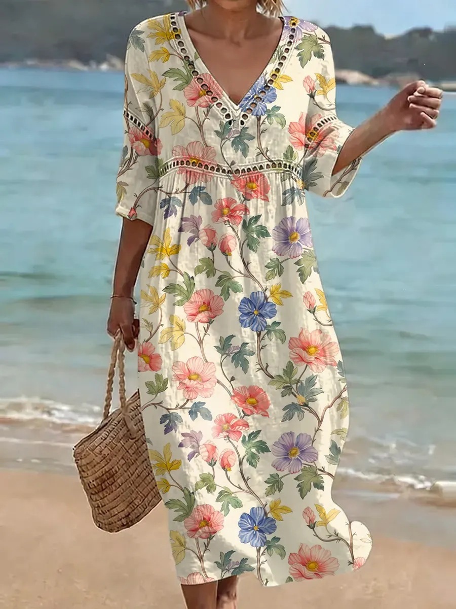 Robe confortable pour femme, confectionnée dans un mélange de coton et de lin imprimé.