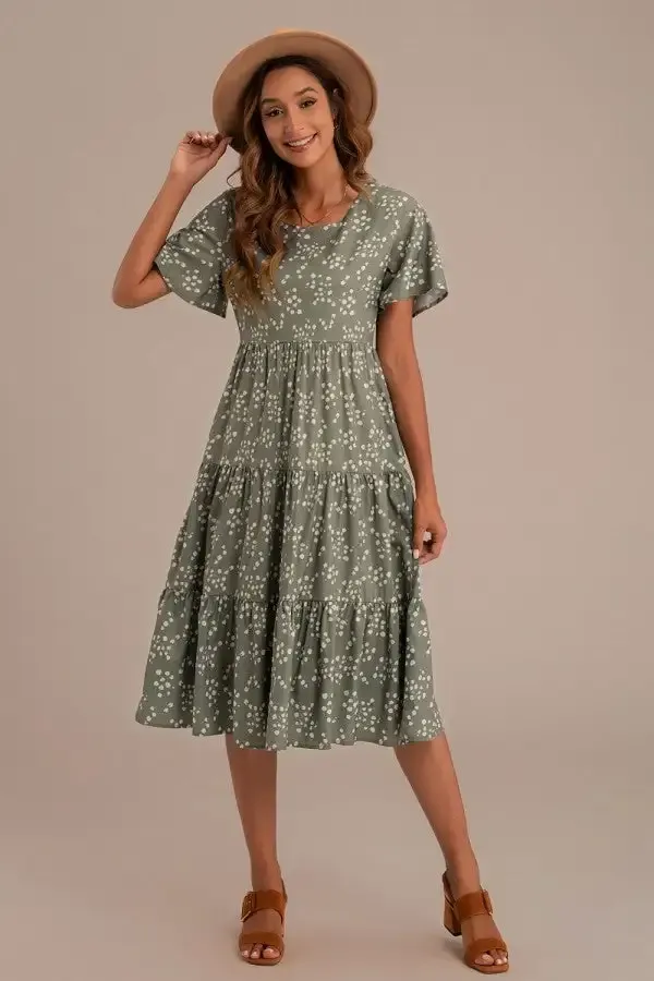 Robe fleurie décontractée à manches courtes et col rond