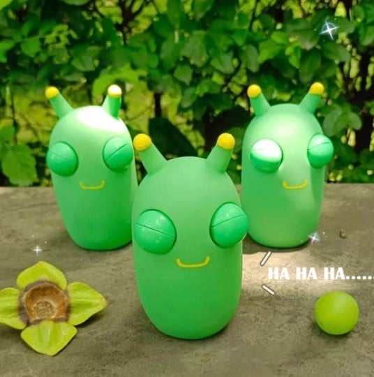 Funny Grass Worm Pinch Toy