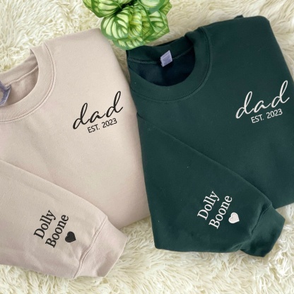 👔Dad Sweatshirt - Daddy Est. 2024 Crewneck Embroidered - Custom Sweater with Kid's Name, Unique Gift for Father's Day
