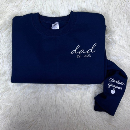 👔Dad Sweatshirt - Daddy Est. 2024 Crewneck Embroidered - Custom Sweater with Kid's Name, Unique Gift for Father's Day