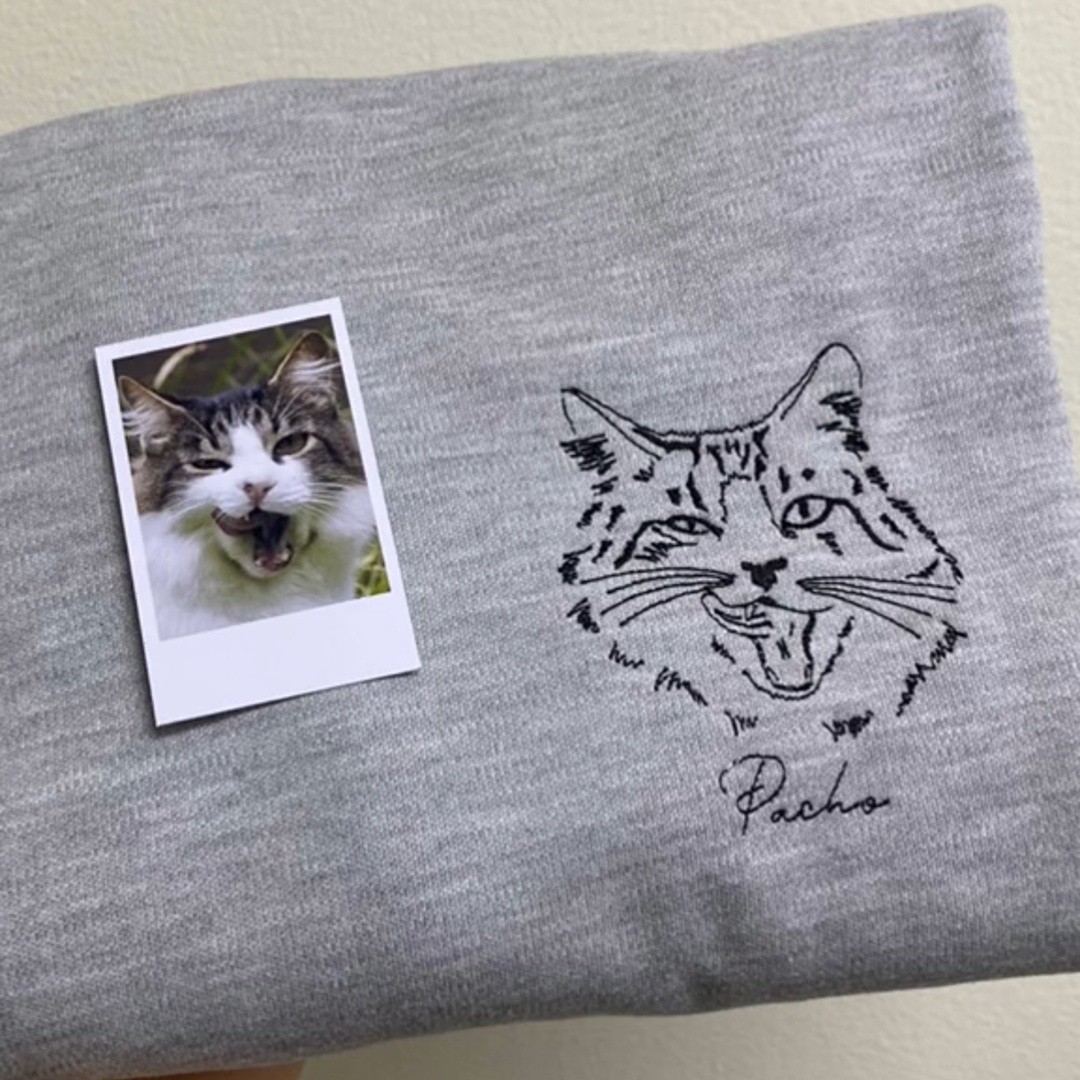 Custom Pet Portrait Sweatshirt - Artistic Outline Embroidery