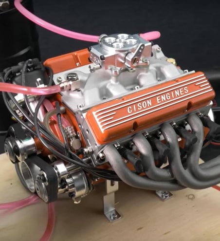 włącz swój model silnika V8.jpg__PID:4caa70a1-e02d-48c4-9d92-b8fac2f397d0