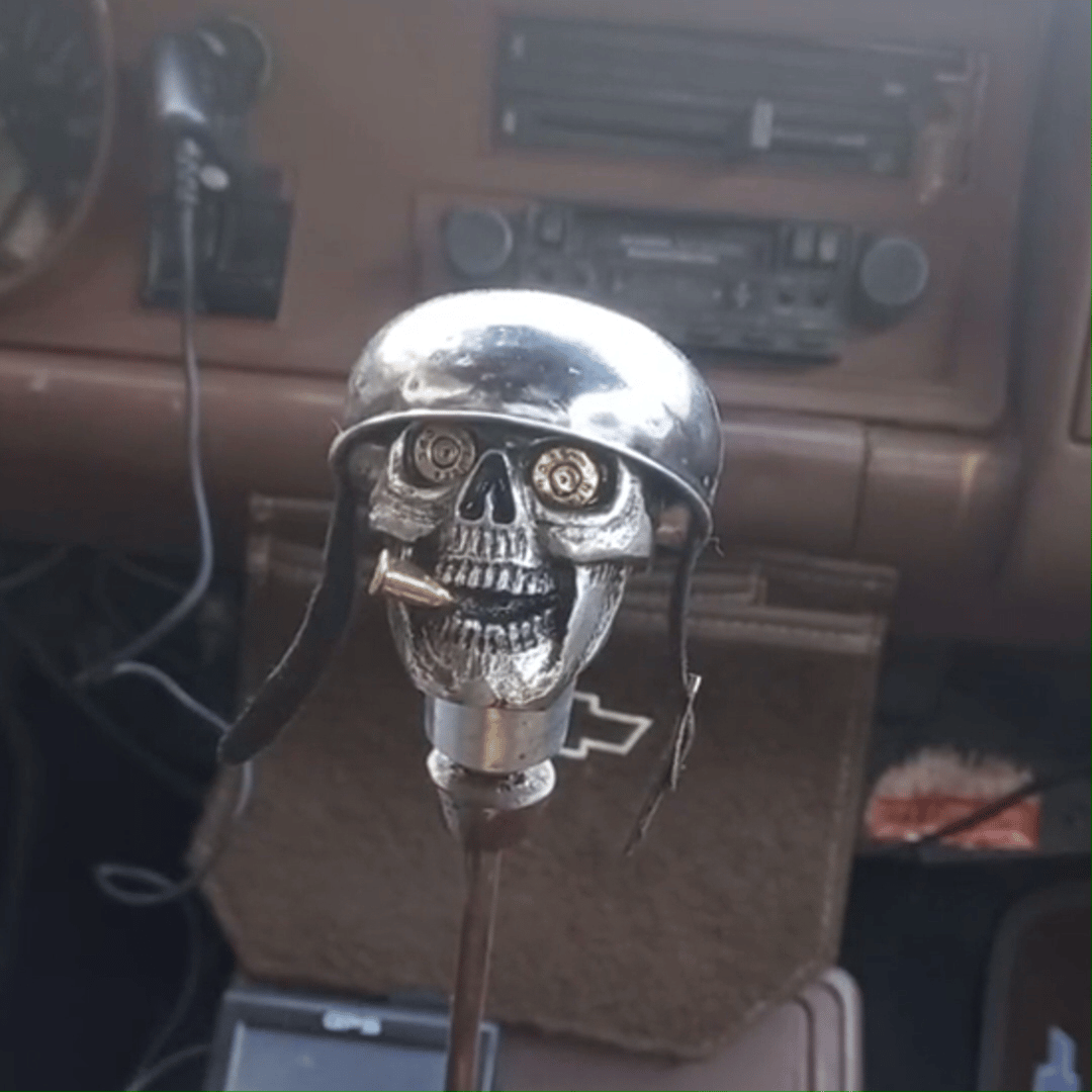 🦅💀Skull Soldier Grip - Handcrafted Gear Knob