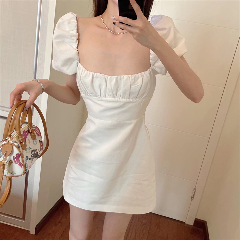 Dreamy spring dress with puff sleeves