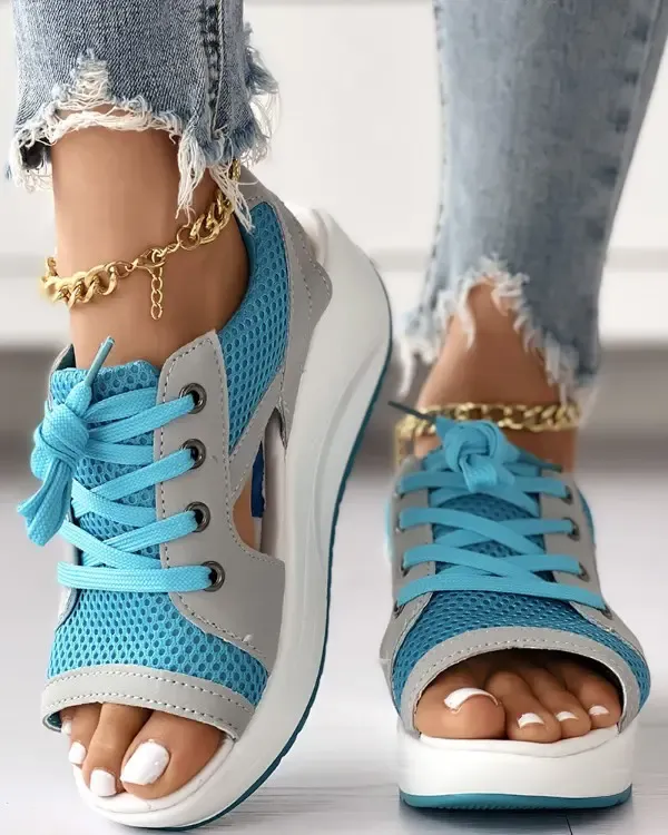 CONTRAST PANELED CUTOUT LACE-UP MUFFIN SANDALS