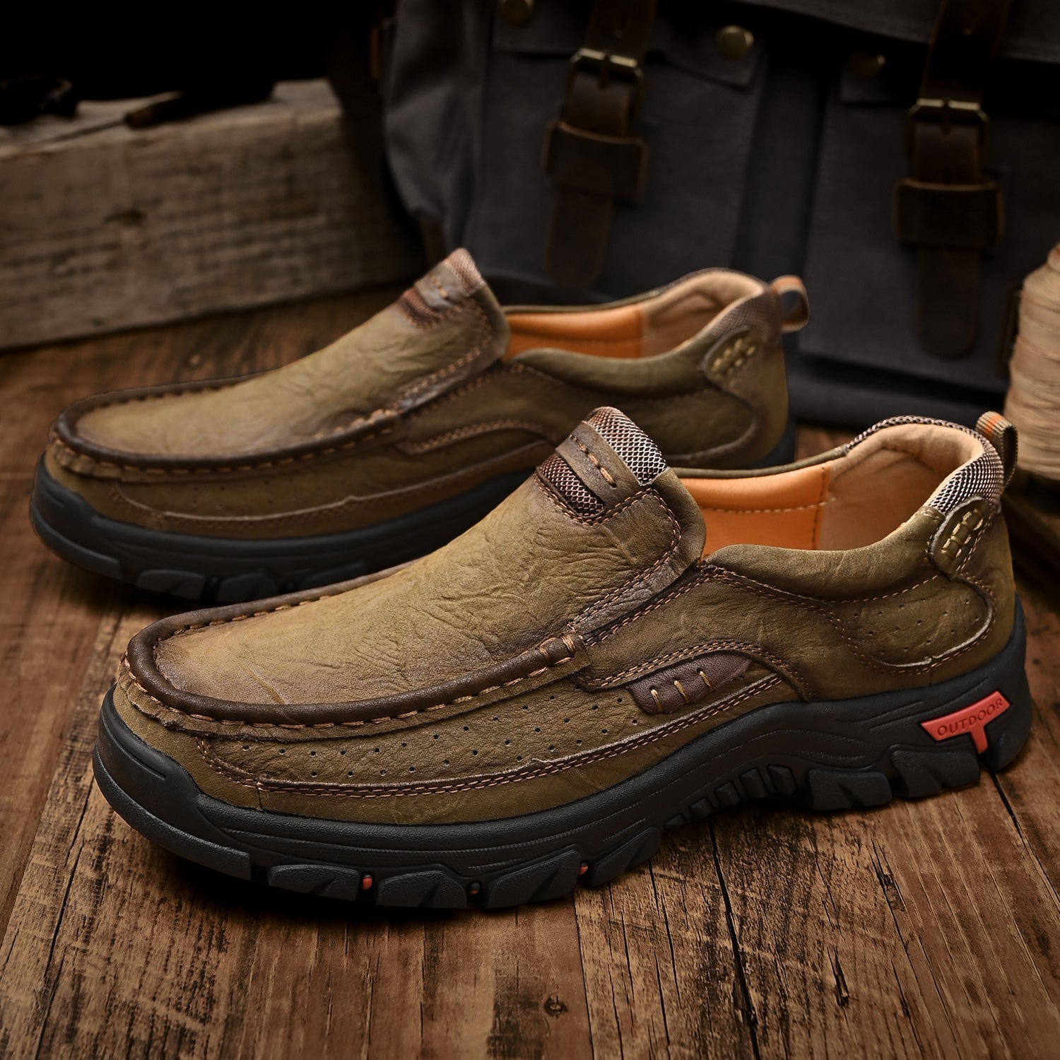 Men’s Casual Leather Shoes Breathable Loafers Lightweight Men Driving Shoes Slip On Fashion Boat Shoes Outdoor Non-Slip Comfort
