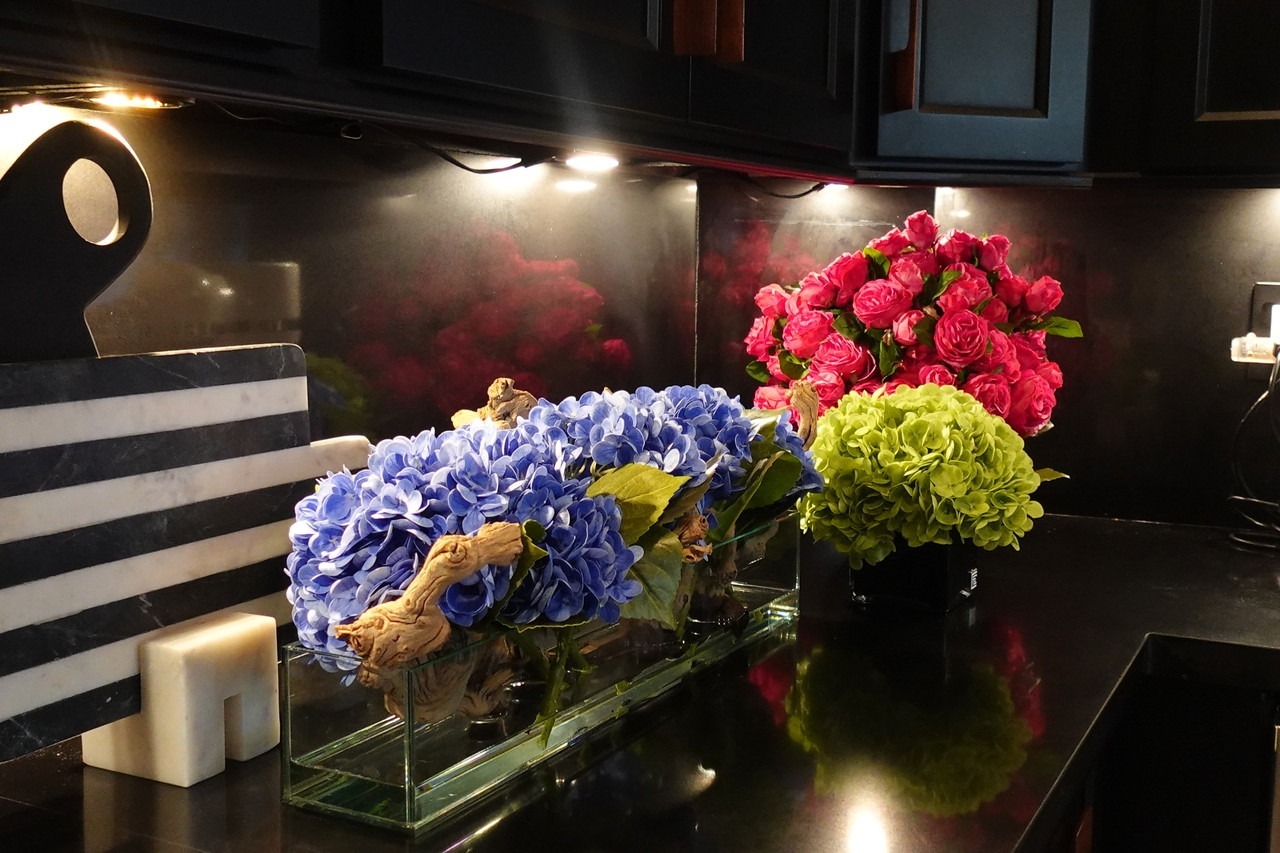 Casa Moderna Glass Plate Planter with Hydrangeas and Driftwood