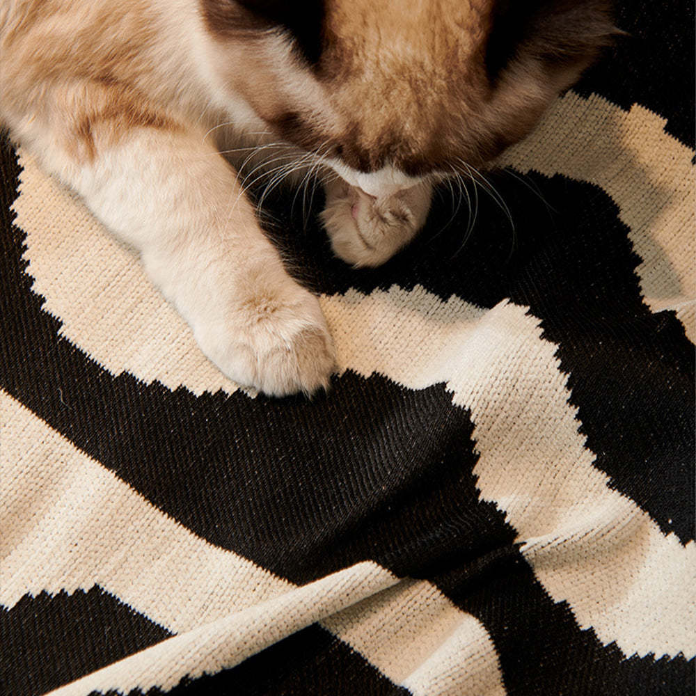 Five-Color Geometric Sofa Cover - Bold Patterns for a Modern Look