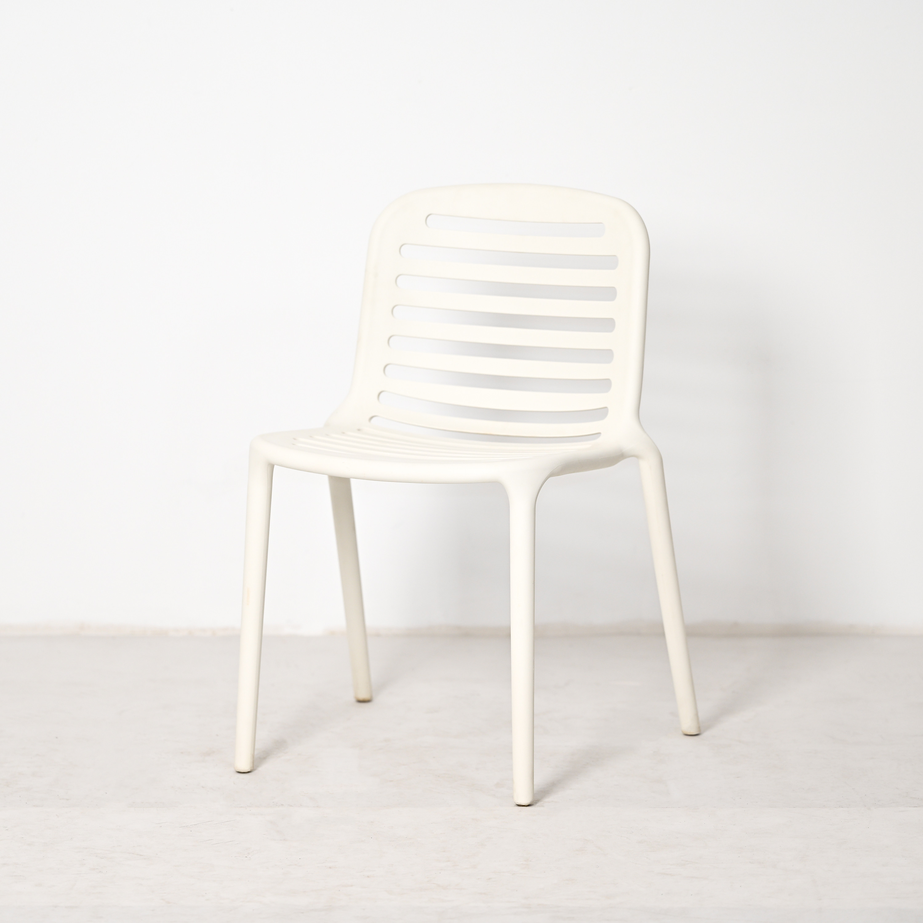 Stackable PP Plastic Chair with Slatted Backrest | Modern Outdoor Dining Chair