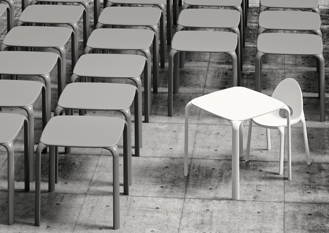 Plastic chairs from a top manufacturer are now available for export at wholesale prices through B2B channels.-PP Chair