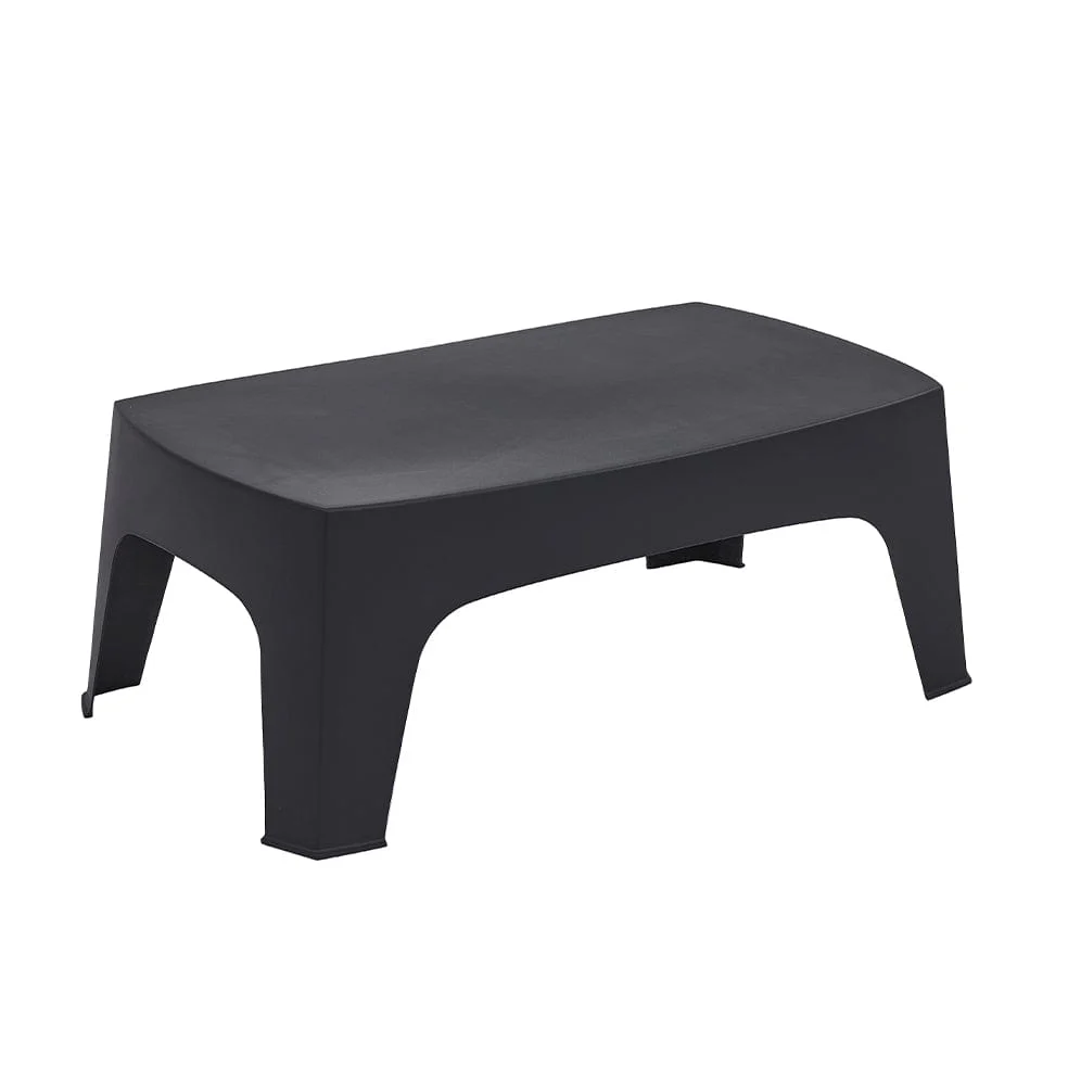 One-Piece Injection Molded PP Outdoor Coffee Table Stackable Plastic Side Table for Hotel Resort Patio Pool Wholesale