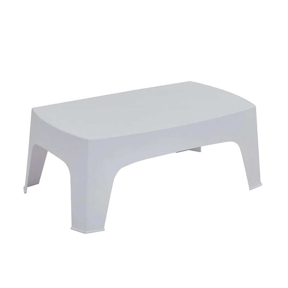 One-Piece Injection Molded PP Outdoor Coffee Table Stackable Plastic Side Table for Hotel Resort Patio Pool Wholesale